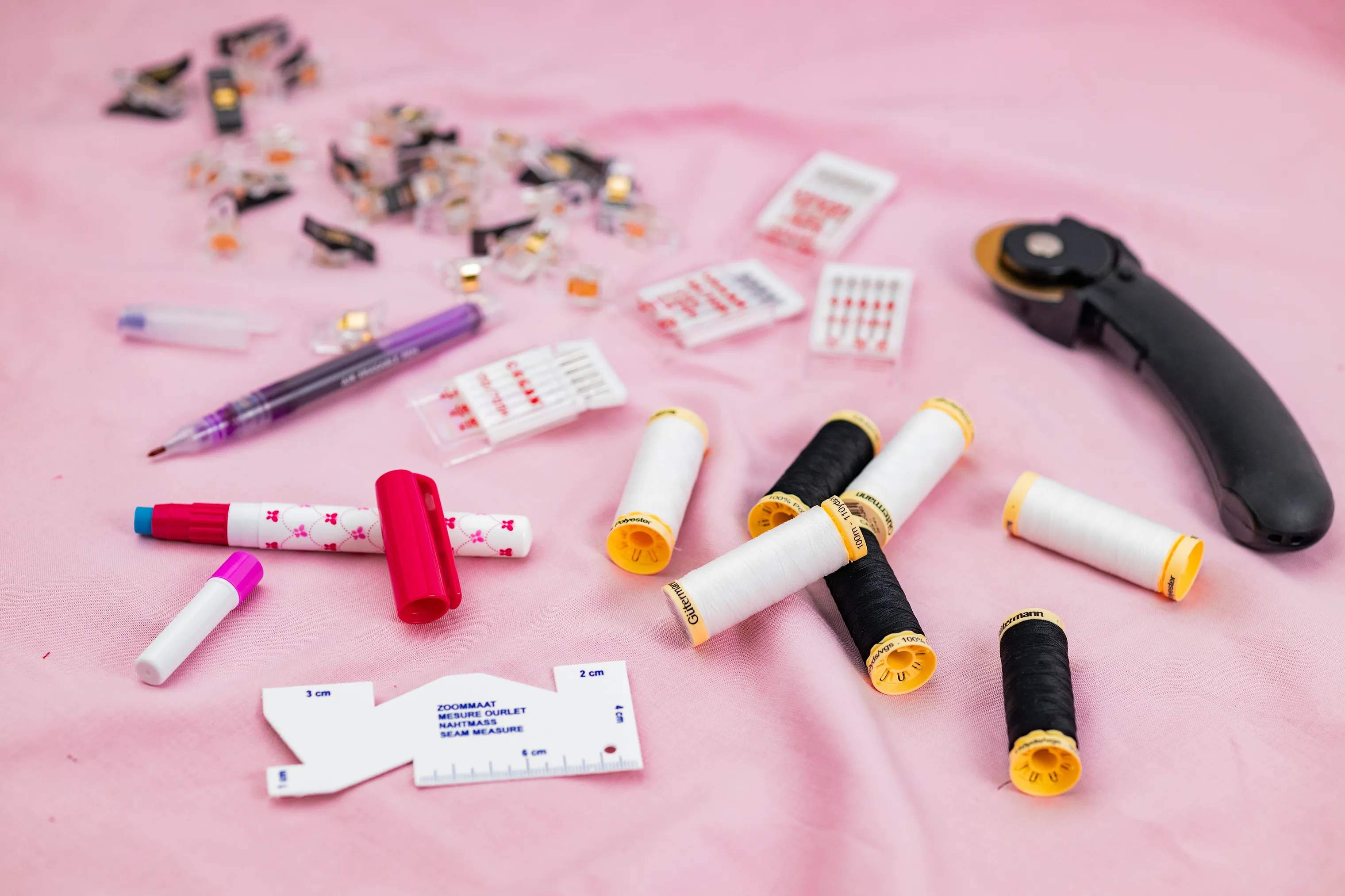 Kreativ4 Tilbehør til symaskiner Kreativ Sy-kit - 60 dele i Multifarvet, 2