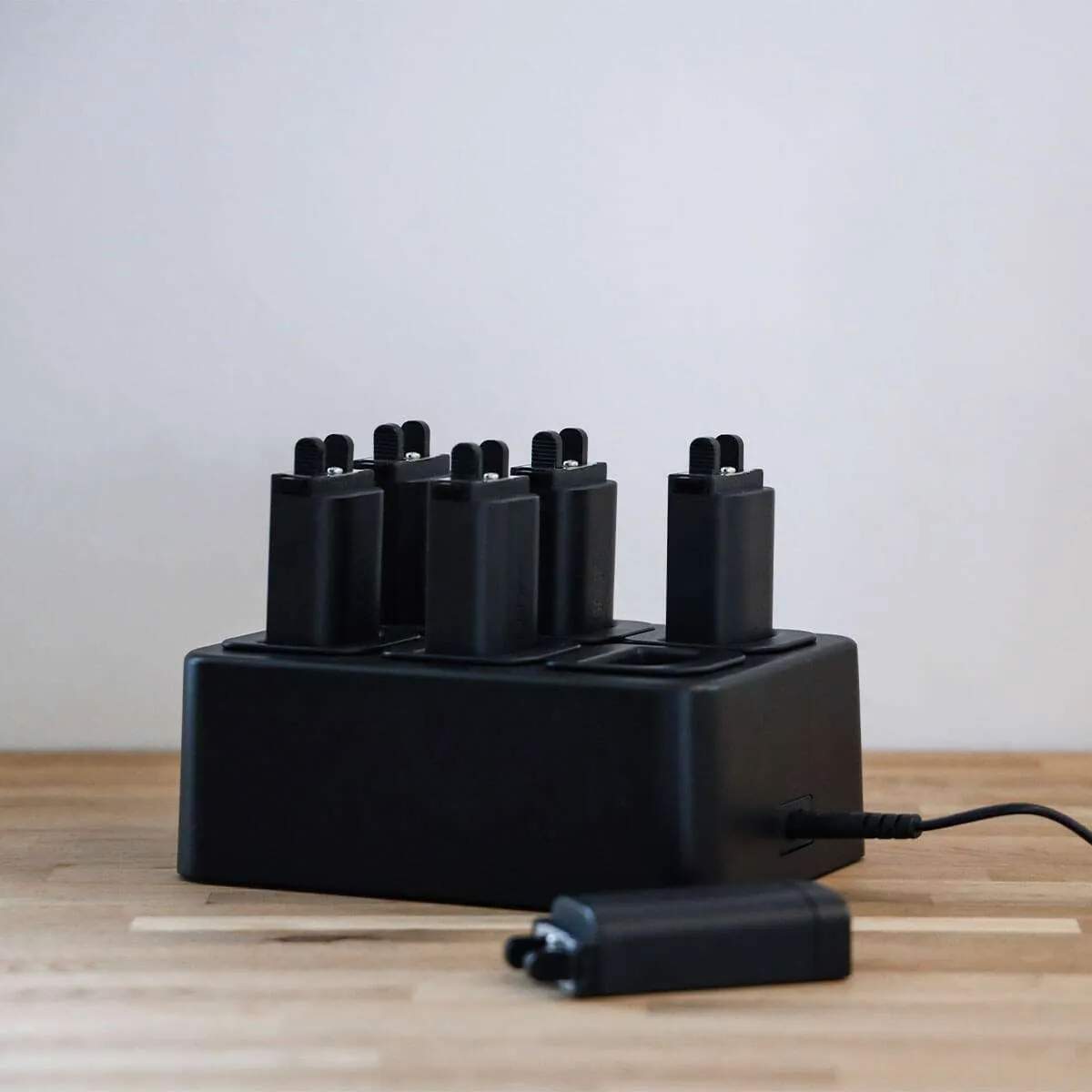 SACKit Batterier Opladestation i Sort, 3