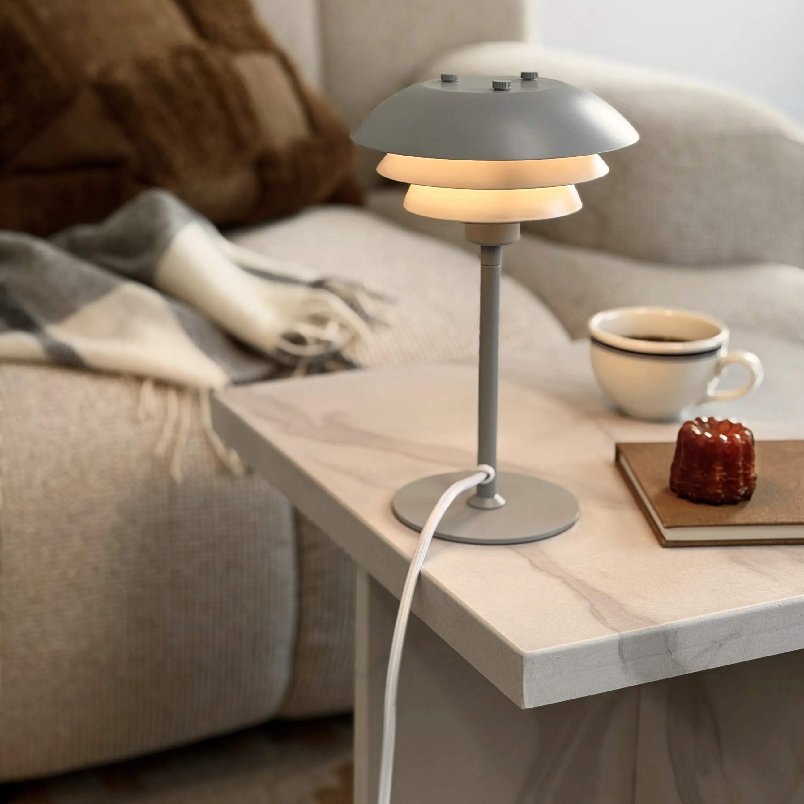 Dyberg Larsen Bordlamper Sixteen Bordlampe i Grå, 2