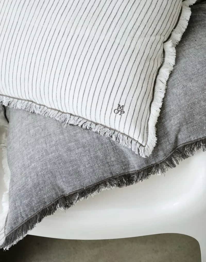 Marc O'Polo Pyntepuder Fine Stripe Pyntepude i Anthracite, B50 x L50 cm, 5
