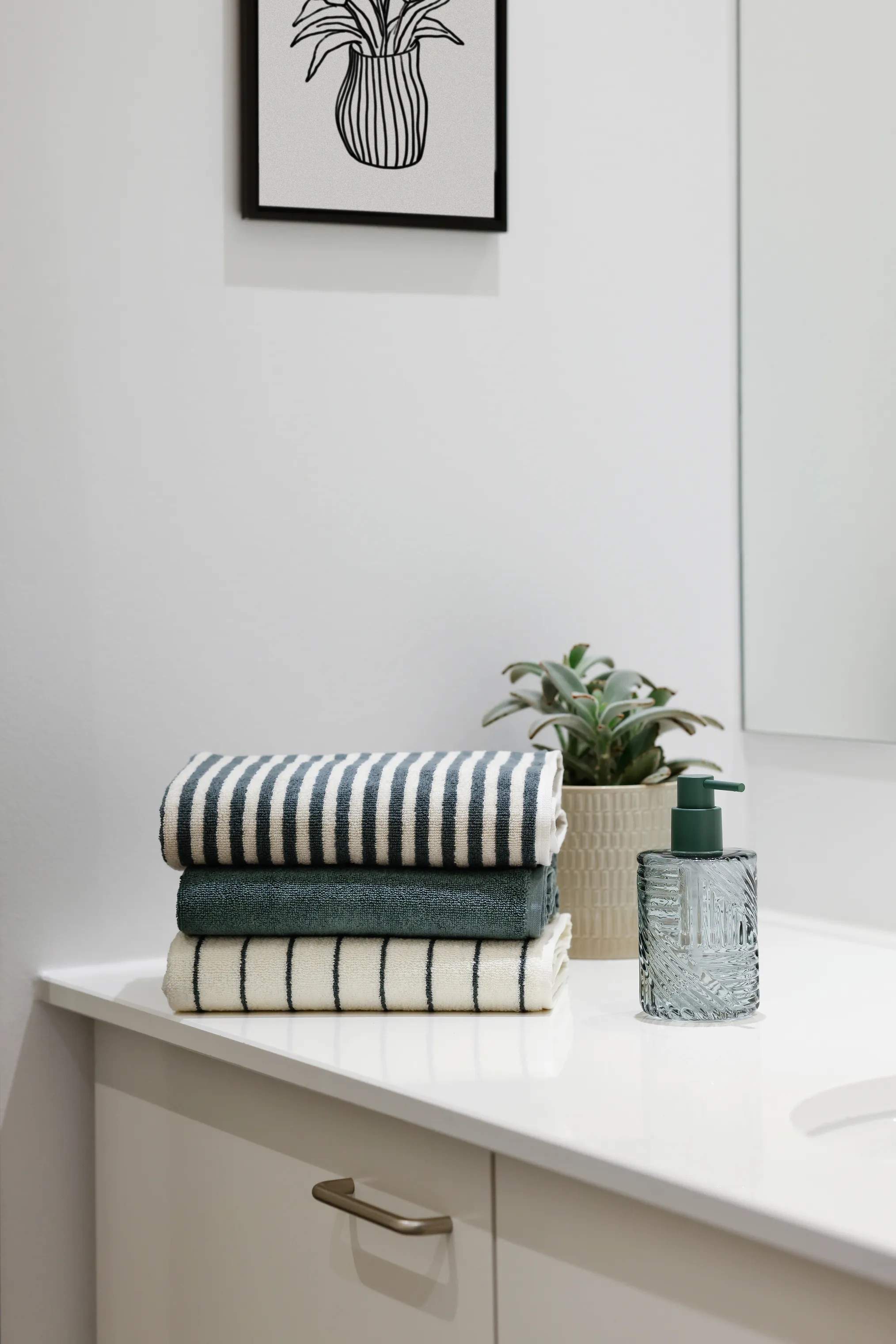 CASA Living Håndklæder Charmant Håndklæde i grøn bred stribe, B70 x L140 cm, 2