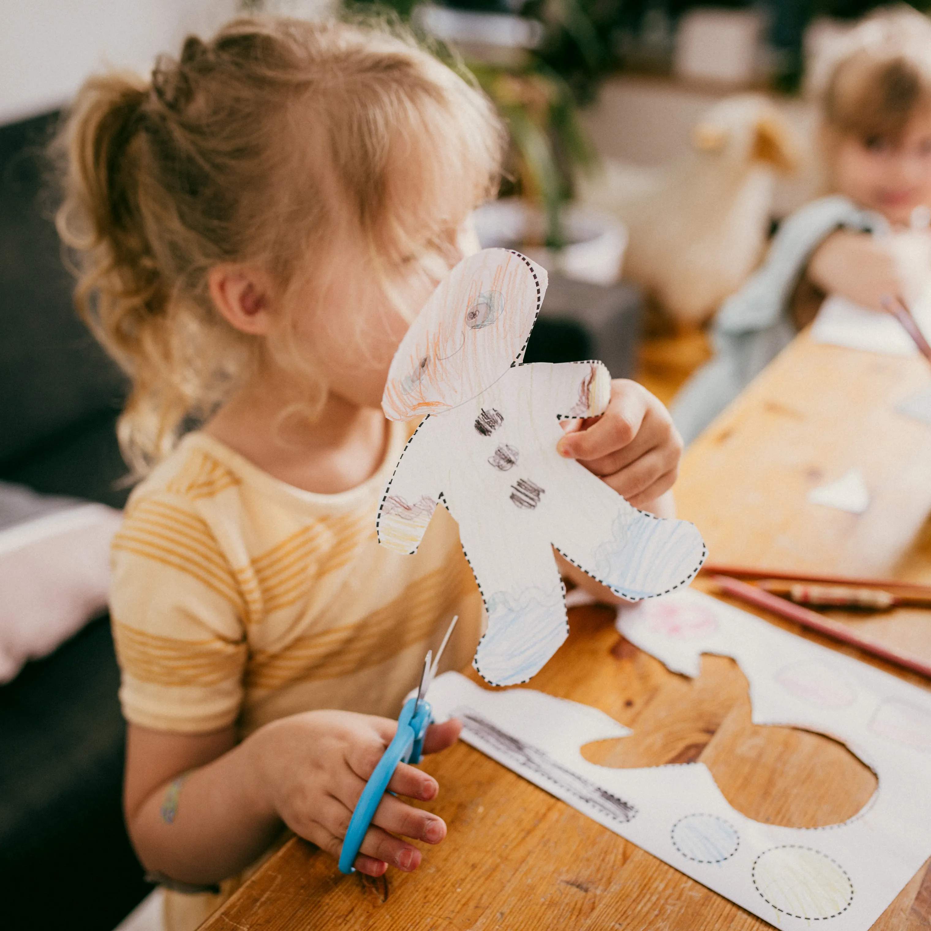 Fiskars Øvrige bøger Cut & Learn Aktivitetsbog m. saks - 6 år i Multifarvet, 3