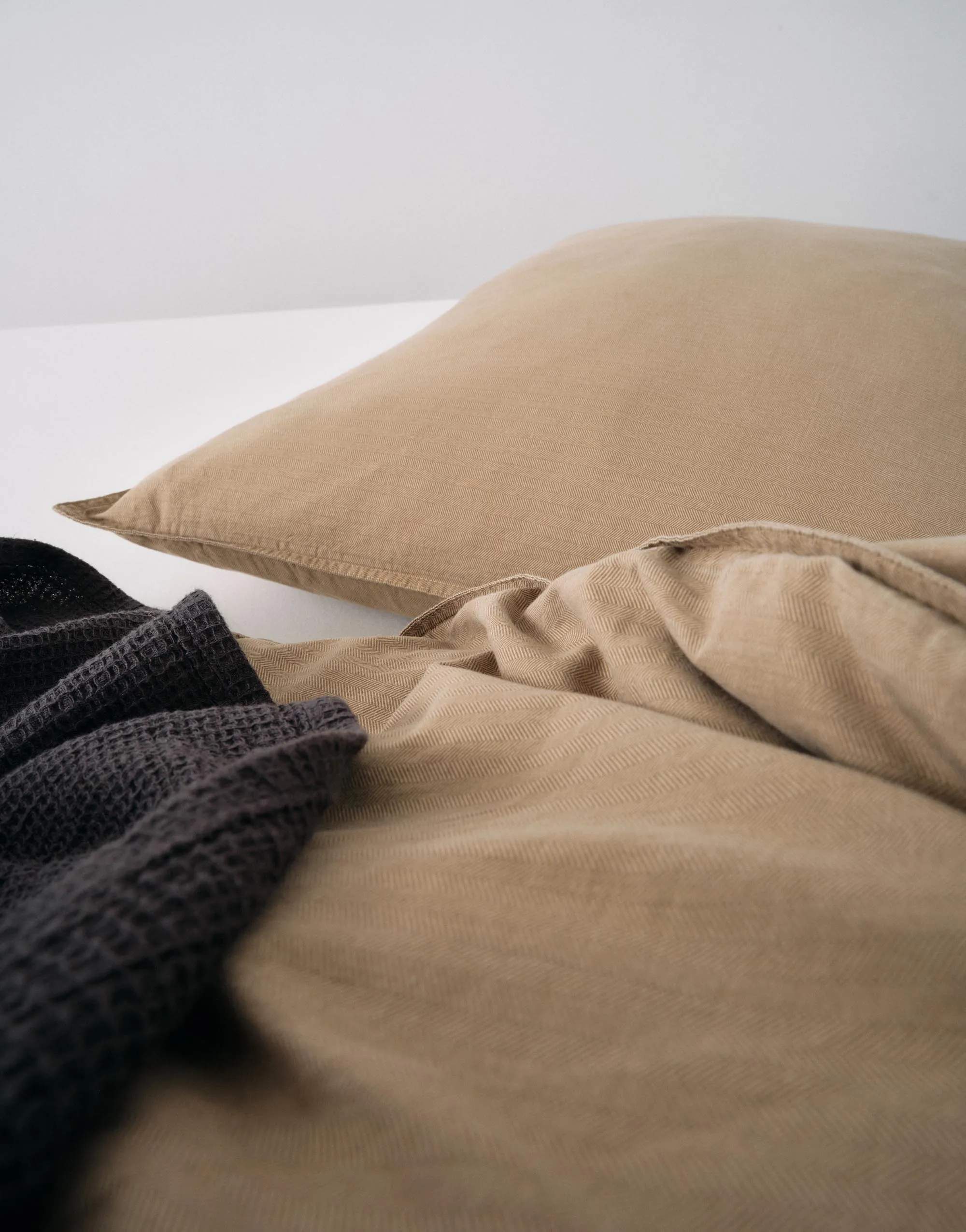 Marc O'Polo Sengetøj Senja Sengetøj i Walnut, B140 x L220 cm, 5