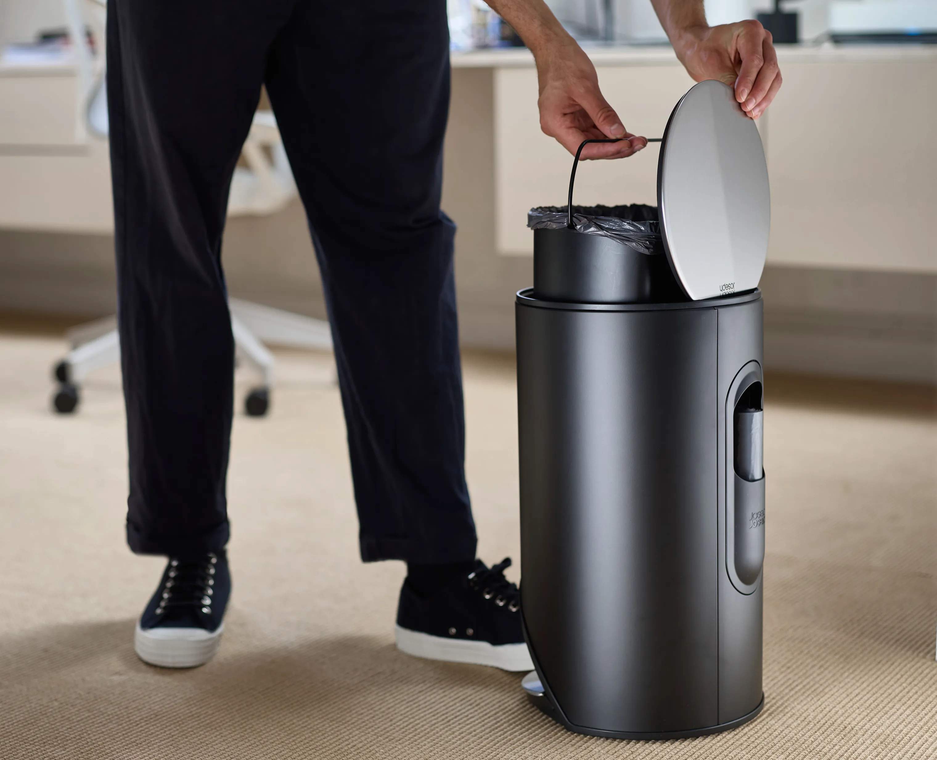 Joseph Joseph Pedalspande Arc  Affaldsspand i Black, 10 L, 7