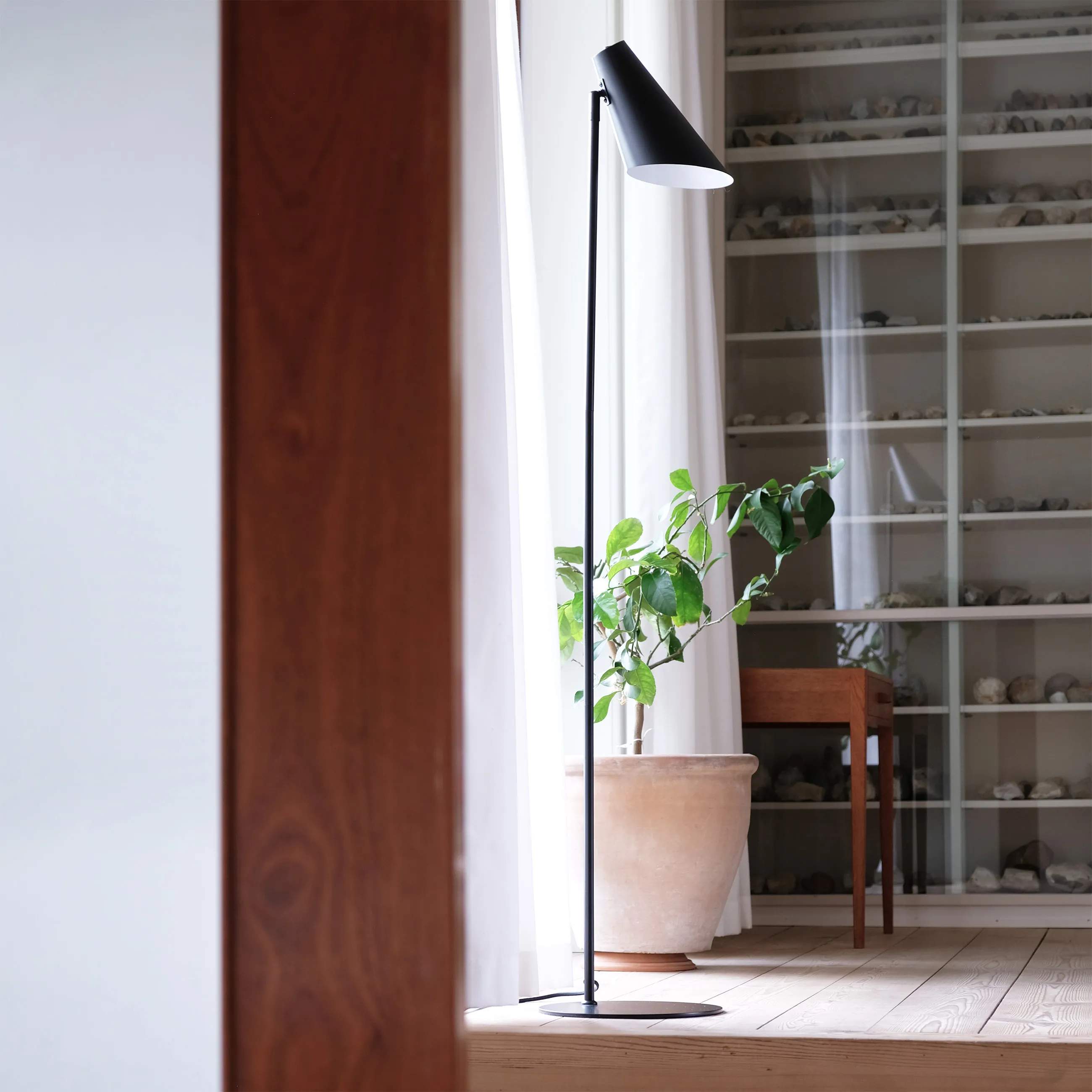 Dyberg Larsen Gulvlamper Cale Gulvlampe i Mat sort, 3