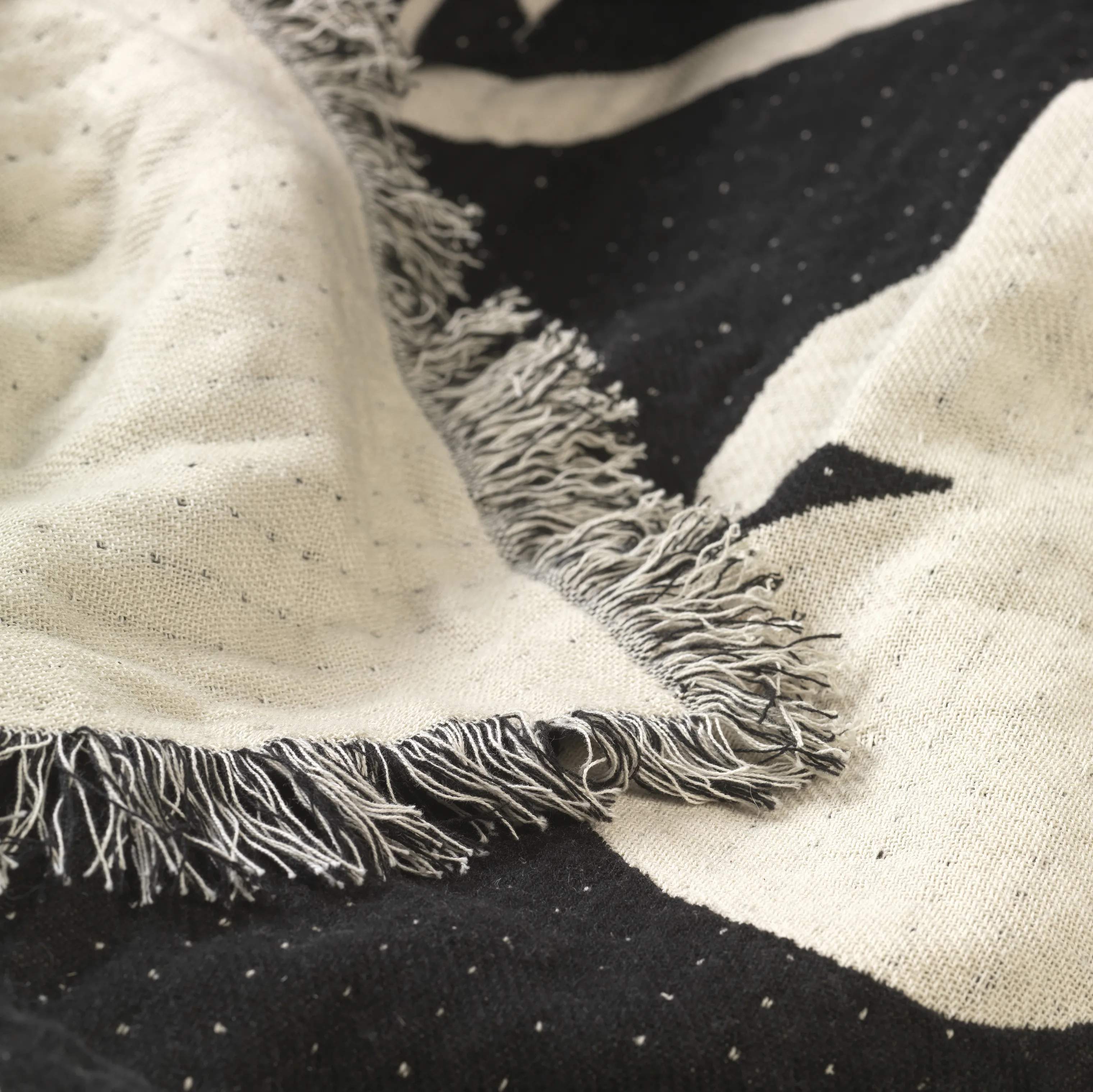 Broste Copenhagen Plaider Rosita Plaid i Black, 3