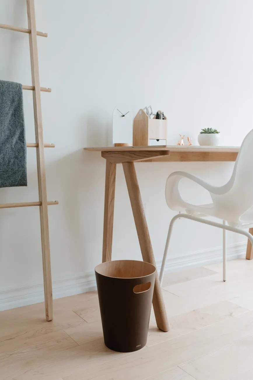 Umbra Spande uden pedal Woodrow Papirkurv i Espresso, 2