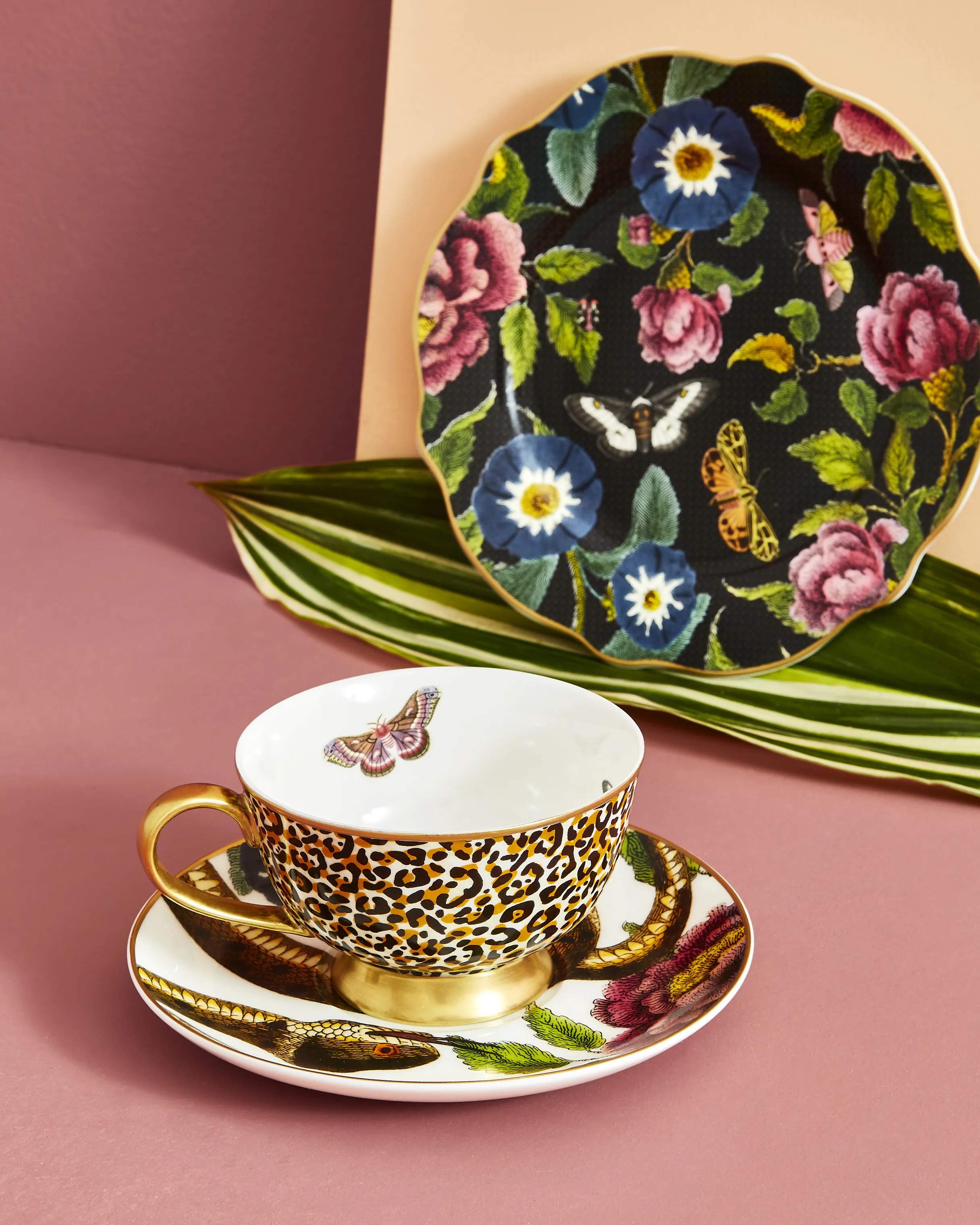 Spode Krus og kopper med hank Creatures Of Curiosity Tekop m. underkop i Leopard/guld, 2