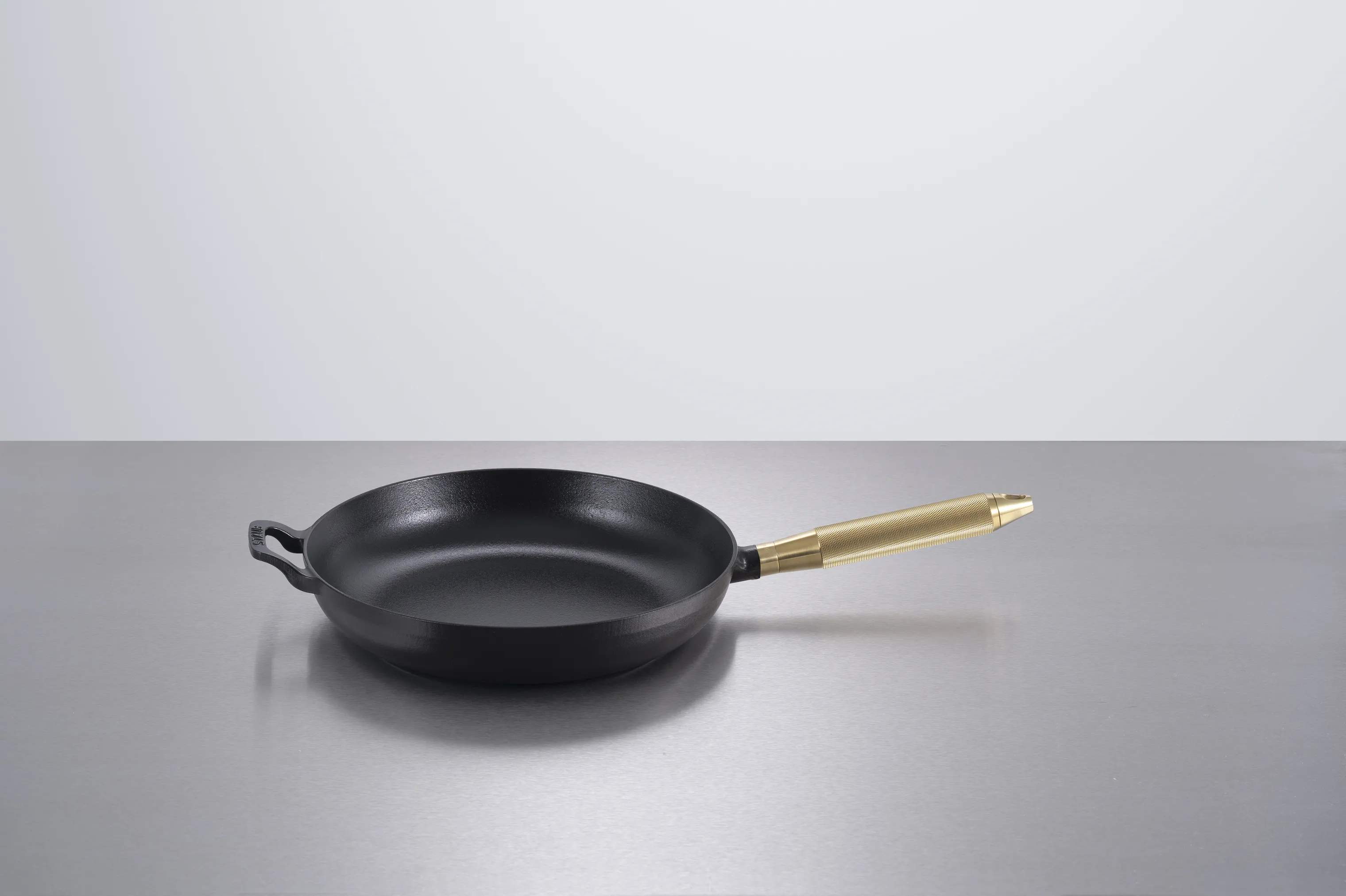 Staub Stegepander Buster & Punch Stegepande i Sort/messing, 2