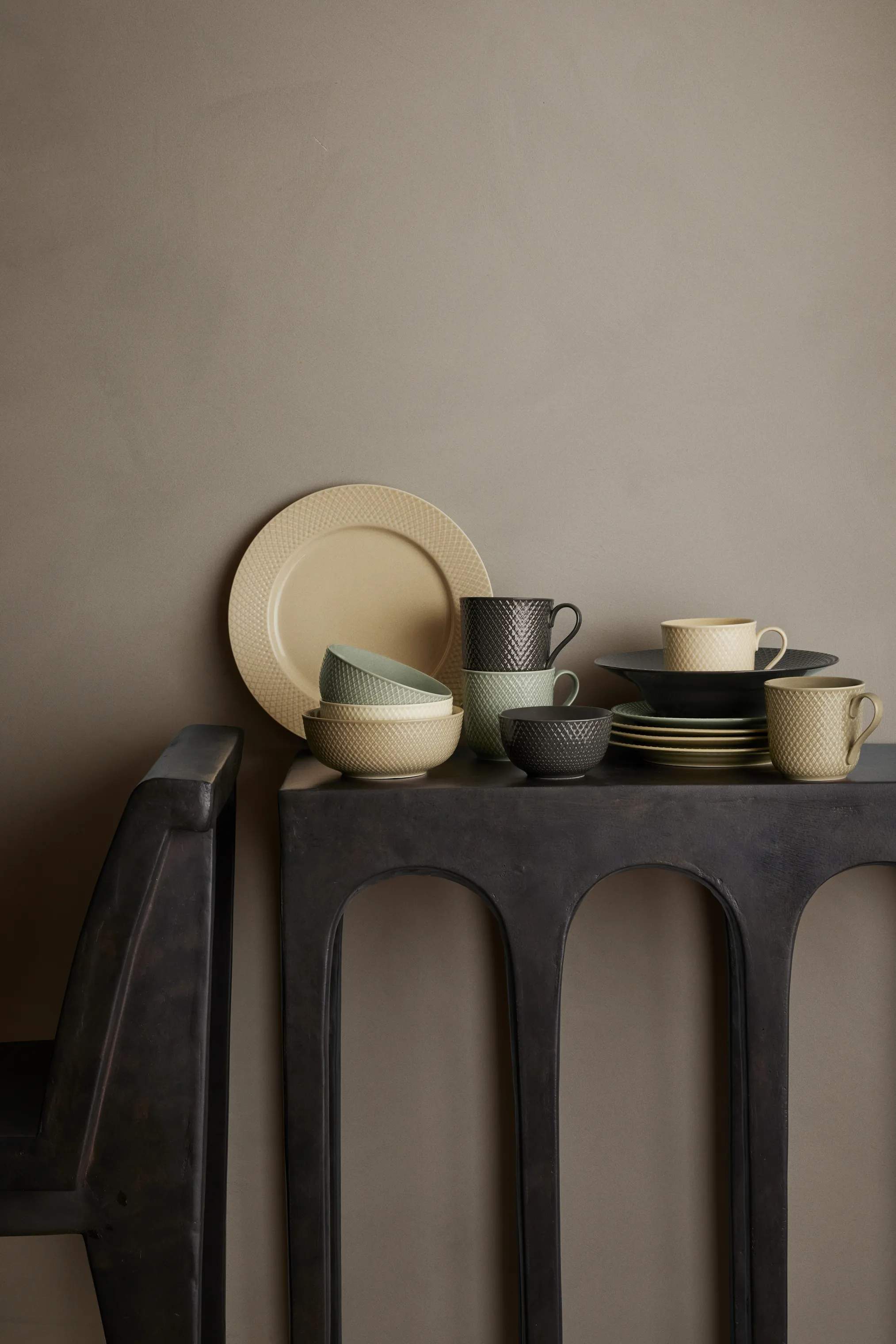 Lyngby Porcelæn Krus og kopper med hank Rhombe Earth Krus - 2 stk. i Clay/Slate, 2