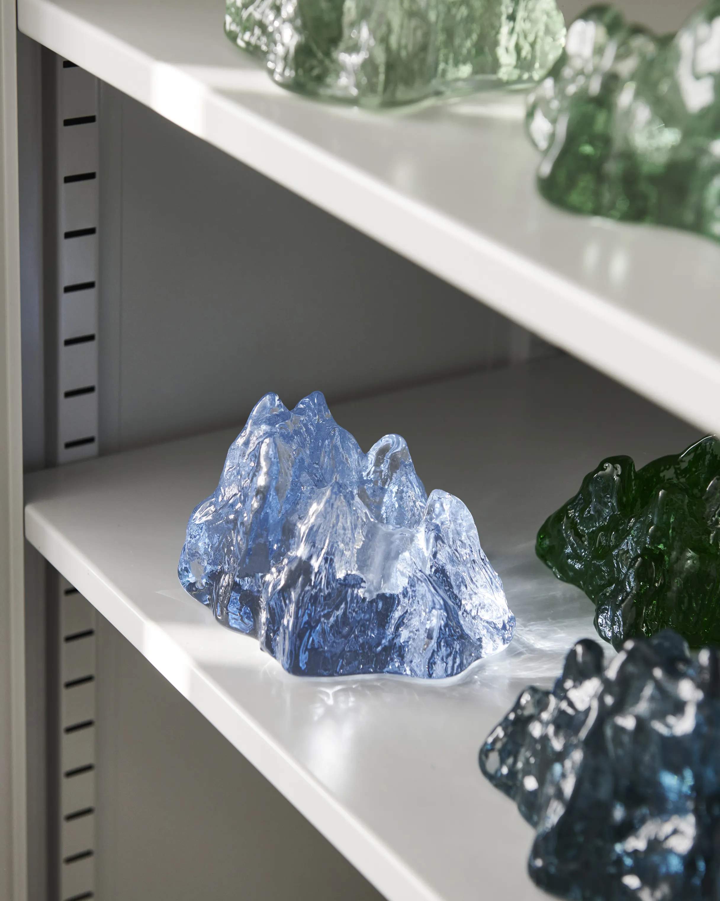 Kosta Boda Fyrfadsstage The Rock Lysestage i Ice Blue, 3