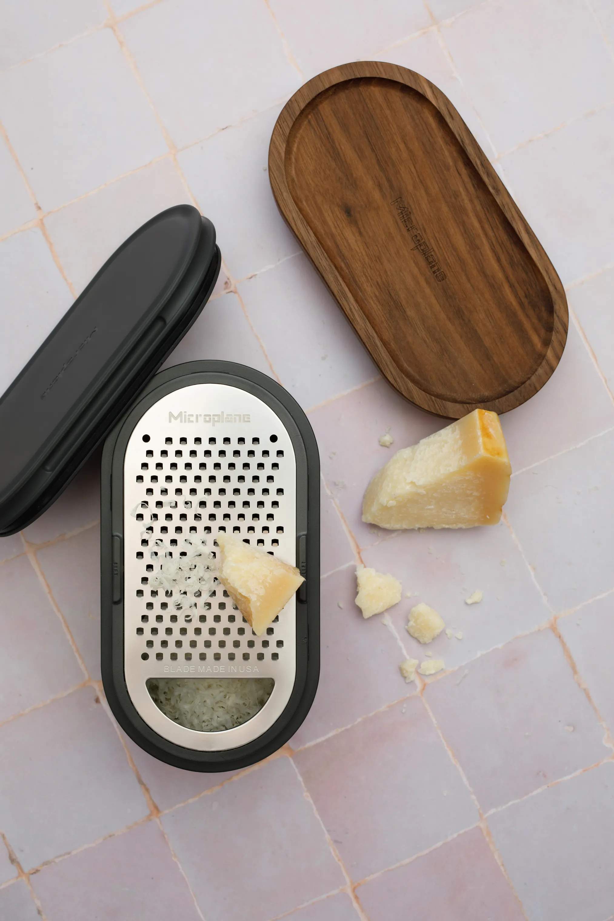 Microplane Rivejern Professional Rivejern med beholder i Brun, 2