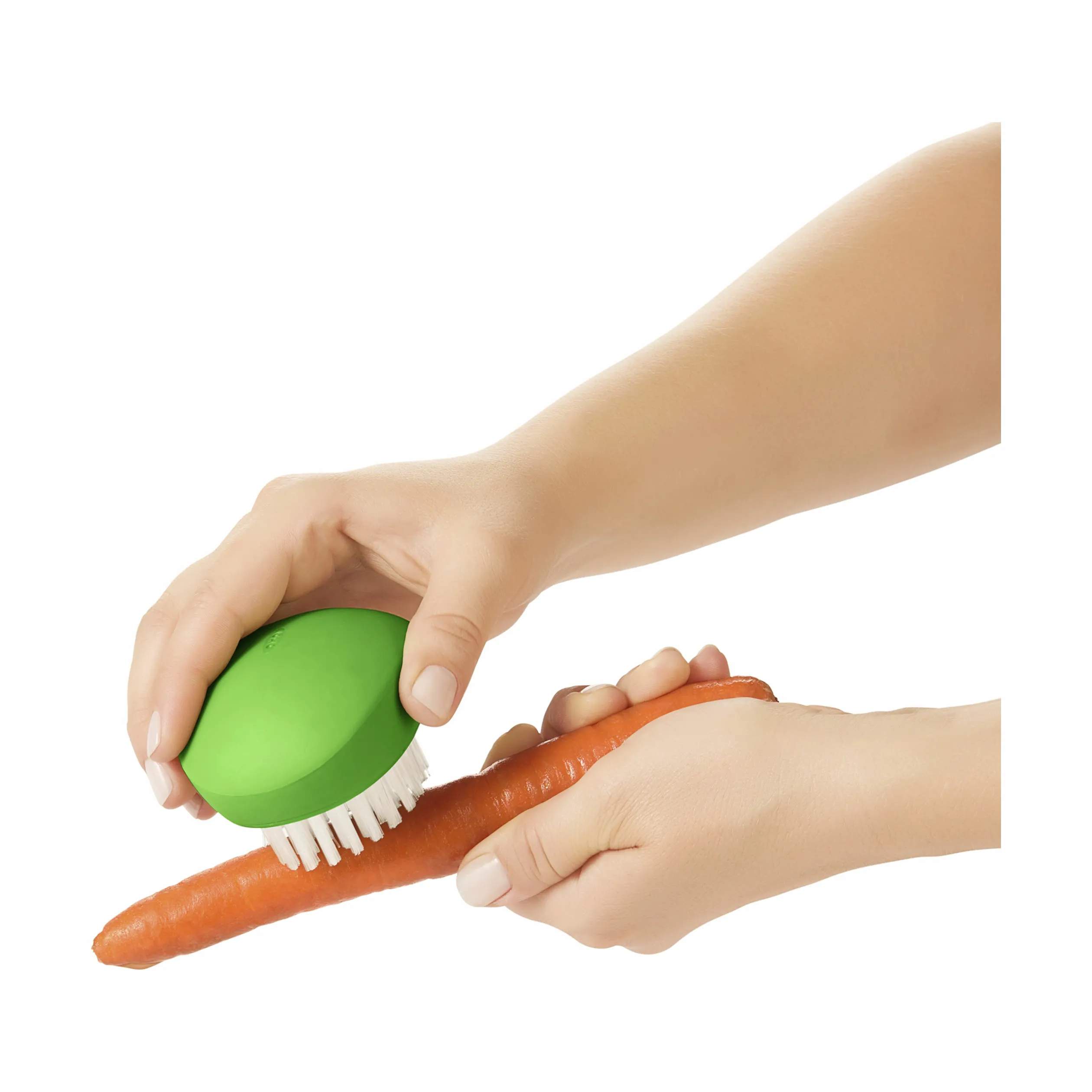 OXO Øvrigt køkkengrej Good Grips Grøntsagsbørste i Grøn, 4