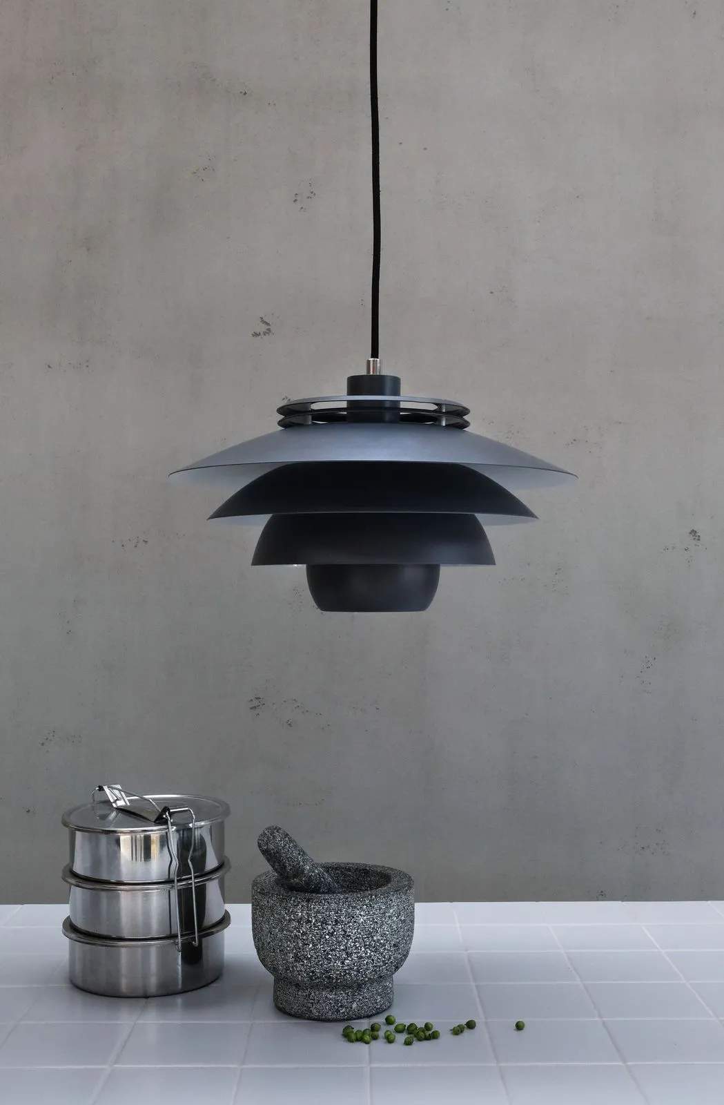 Dyberg Larsen Pendler Ejka Pendel i Mørkegrå, 38 cm, 2