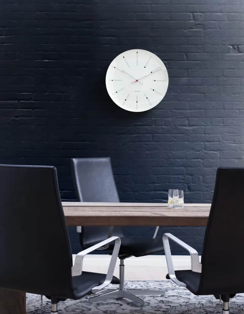 Arne Jacobsen Vægure Bankers Clock Vægur i Hvid/Sort/Rød, 16 cm, 2