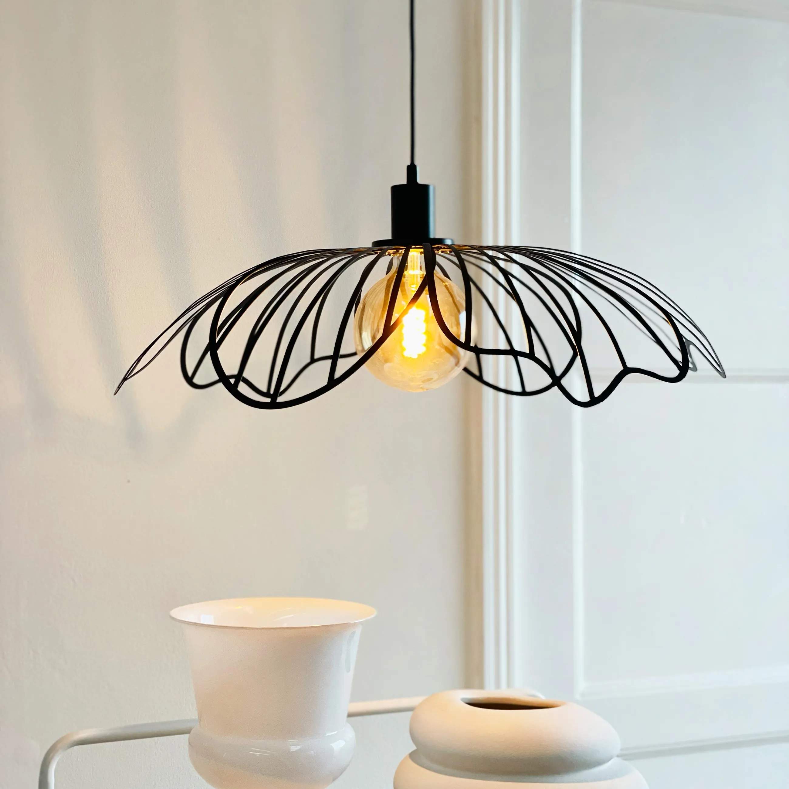 Dyberg Larsen Pendler Blumen Pendel i Sort, 3