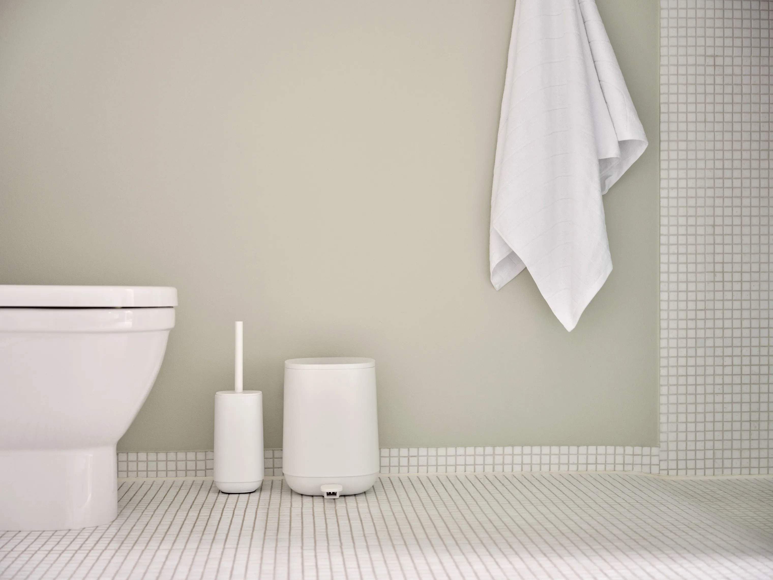 Zone Toiletspande Time Pedalspand i Hvid, 2