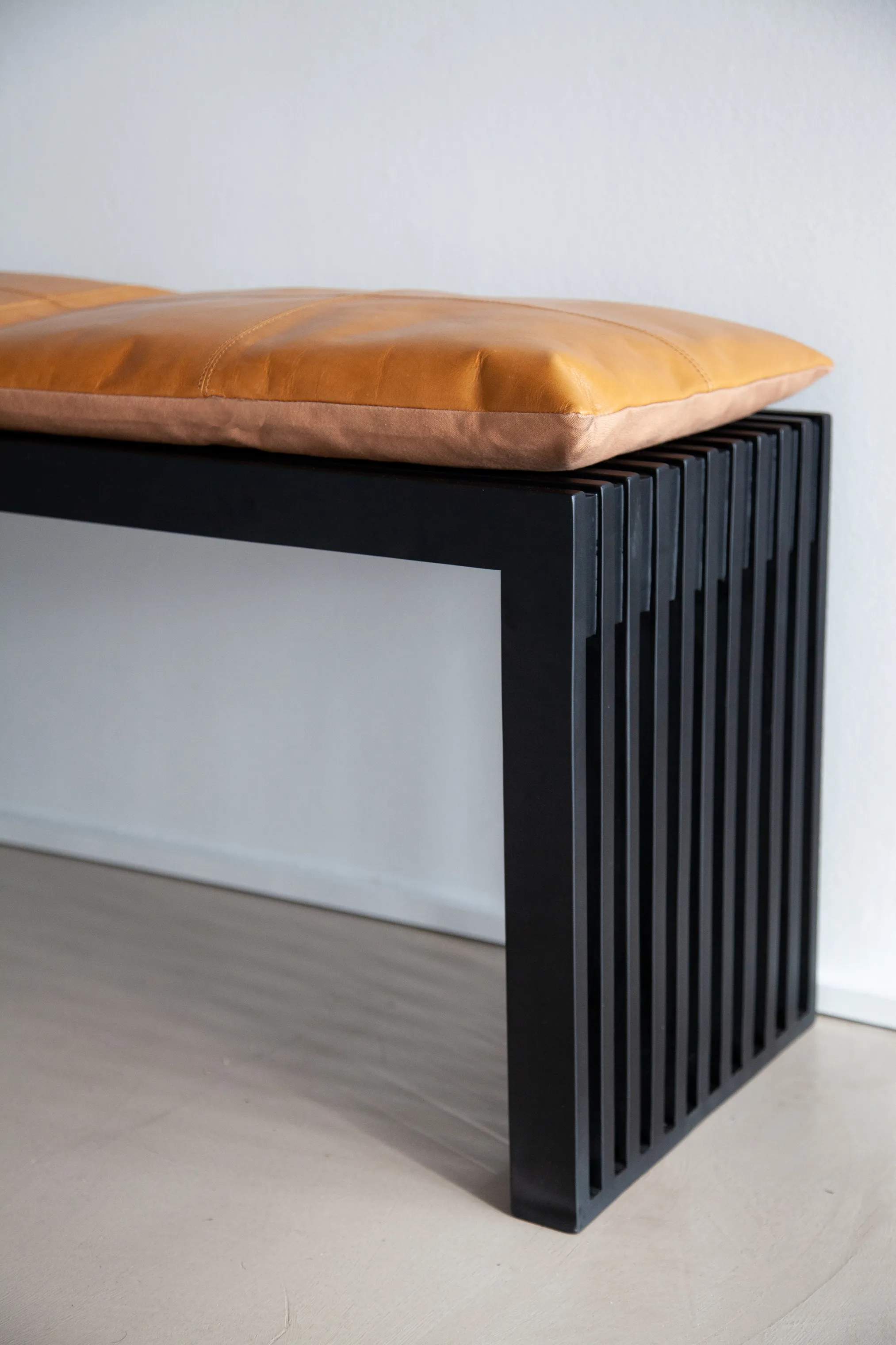 cinas Skamler Rib Bænk inkl. brun hynde i sort/brun, 104 cm, 3