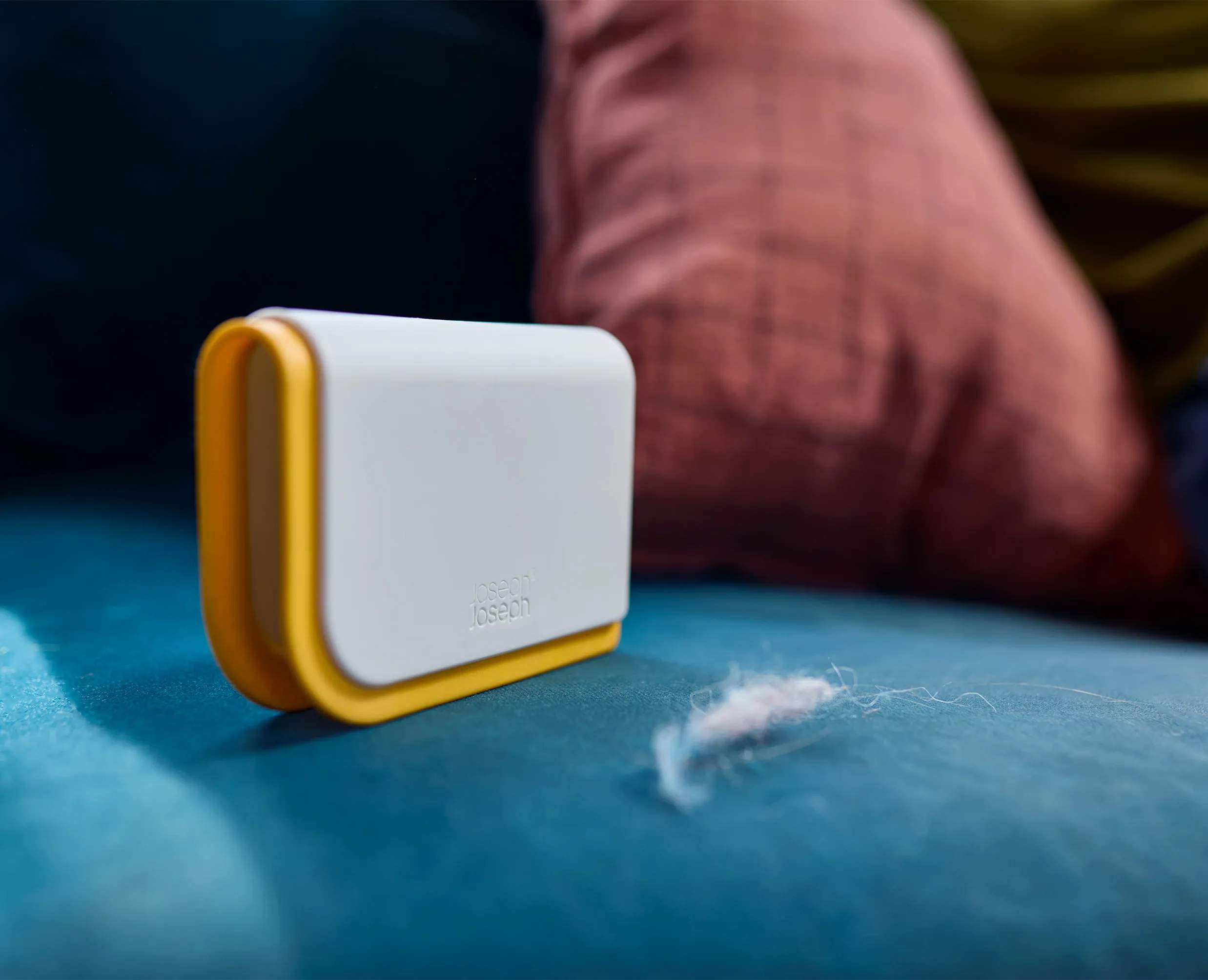 Joseph Joseph Støvsugere CleanTech™ 3-in-1 Tæpperenser i Light Stone, 16