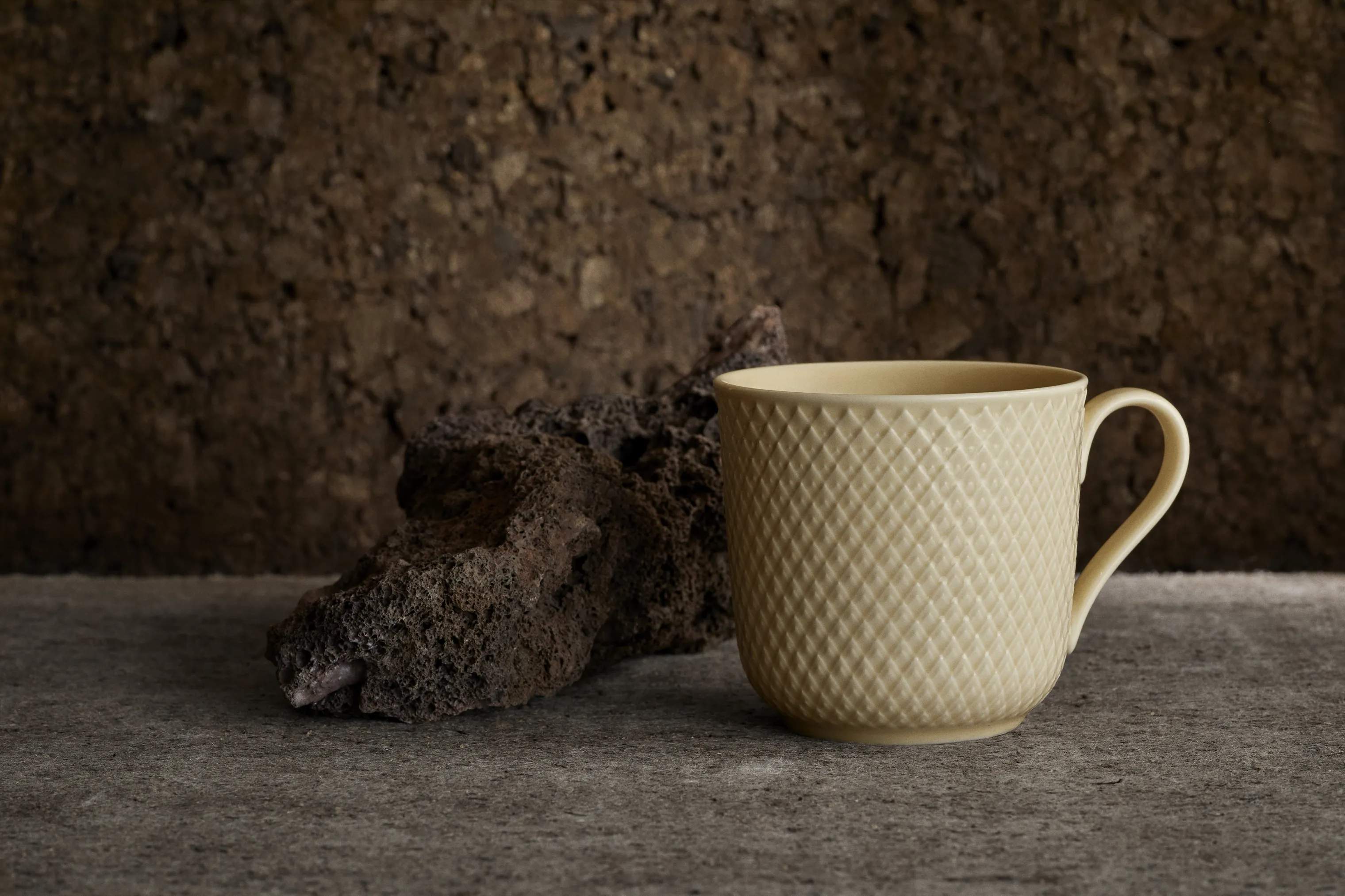Lyngby Porcelæn Krus og kopper med hank Rhombe Earth Krus m. hank i Marble, 3
