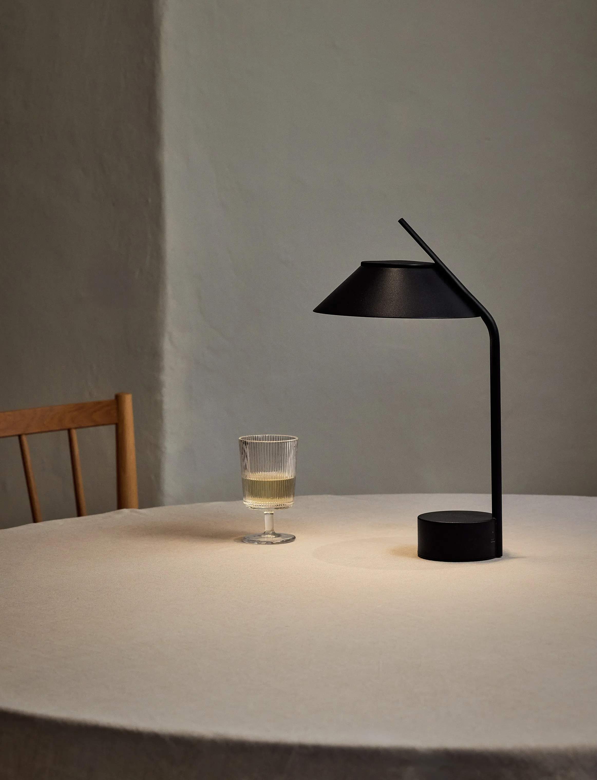 Stelton Bordlamper Vinkel LED Bordlampe i sort, 2