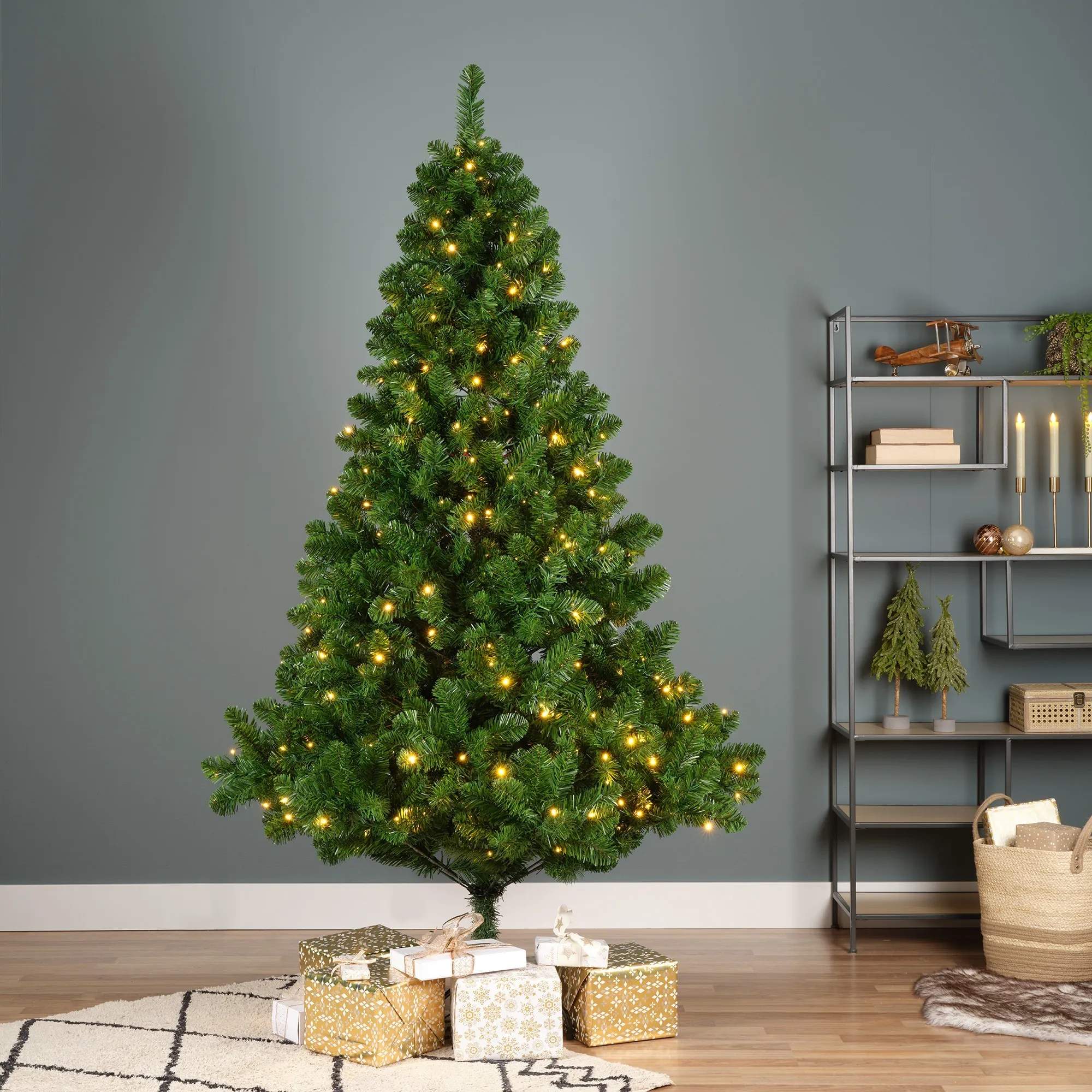 Casa Christmas Juletræer Imperial Pine Kunstigt Juletræ m. LED-lys i 260 LED-lys, 5