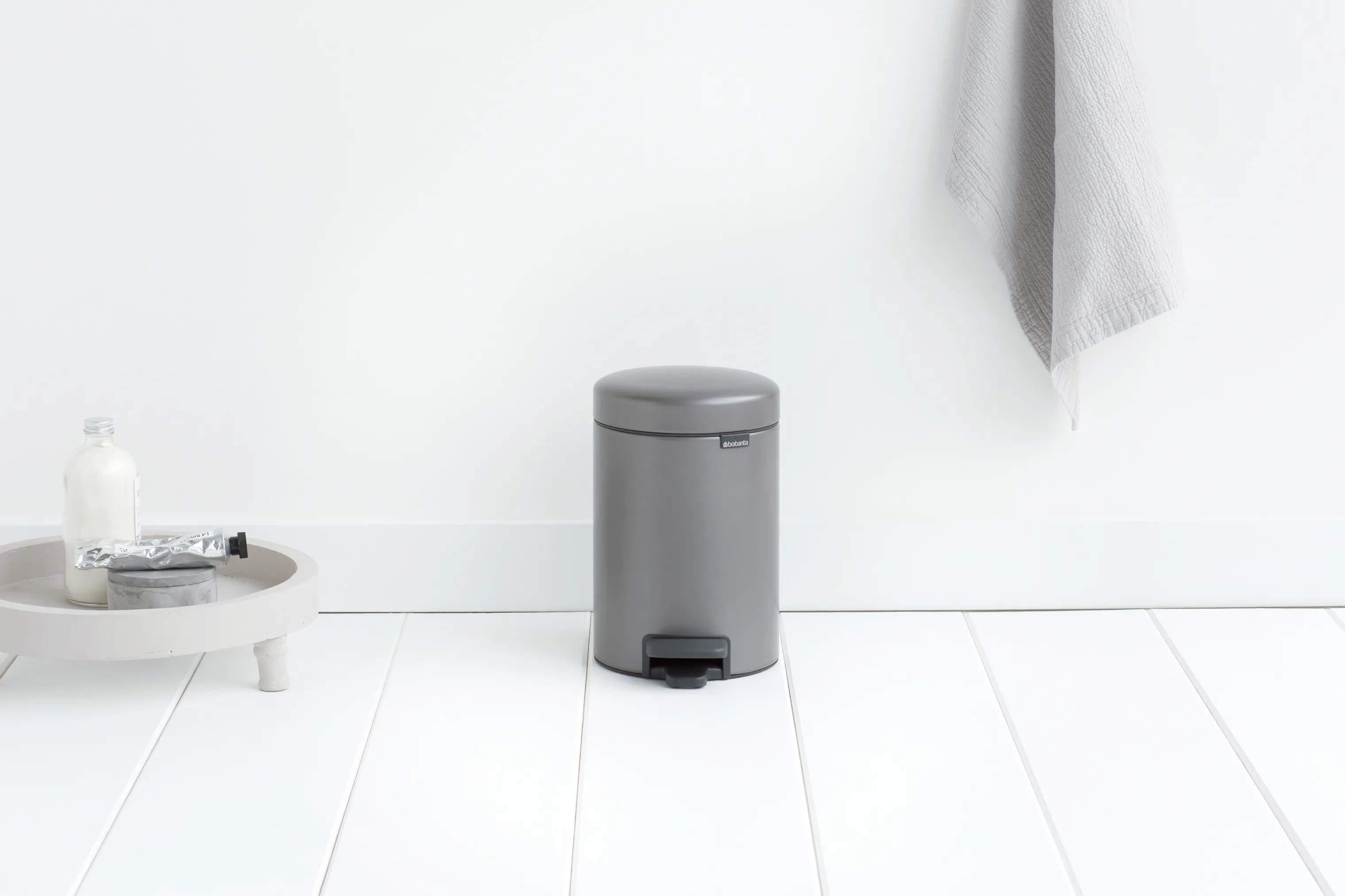 Brabantia Toiletspande NewIcon Pedalspand i Platinum, 3 L, 2