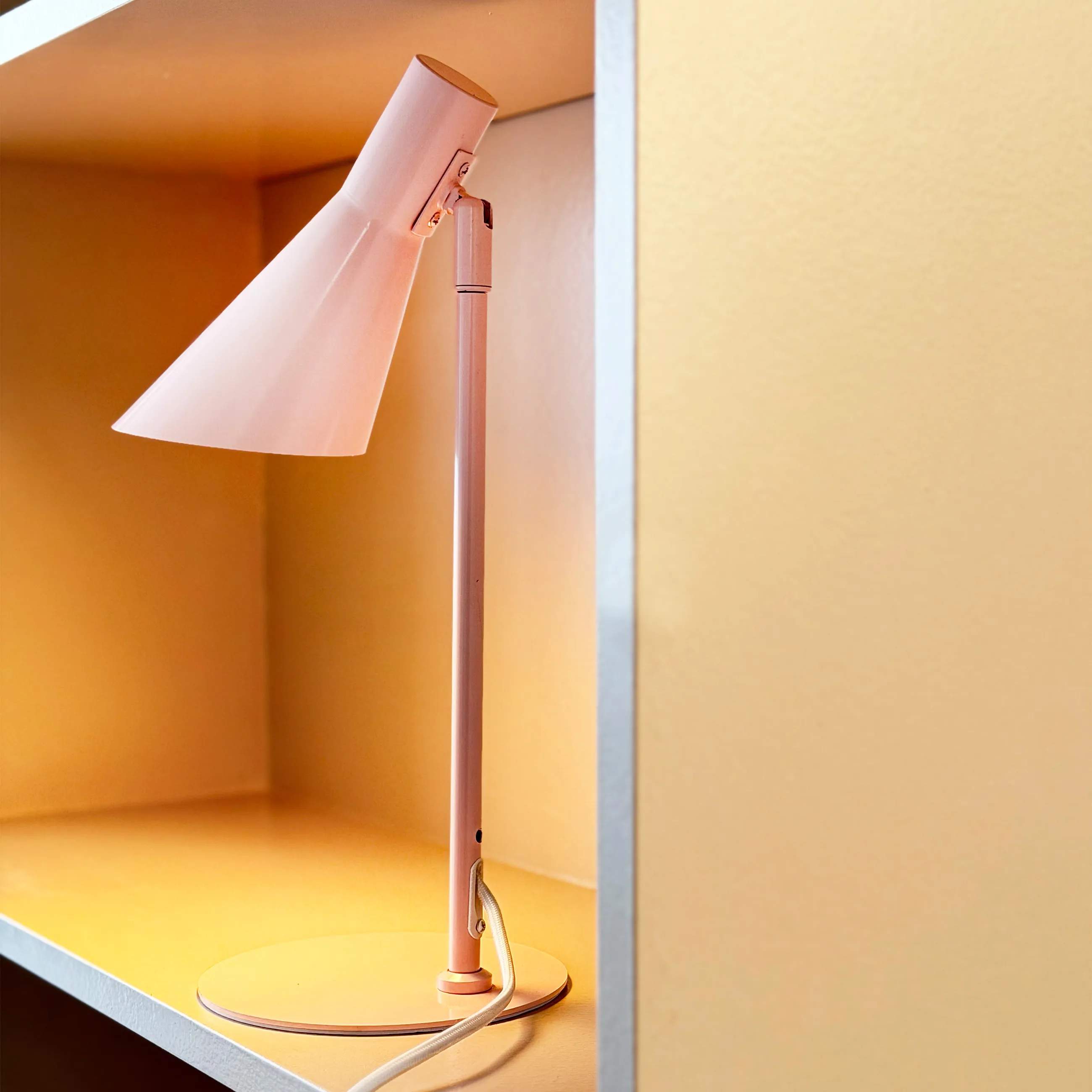 Dyberg Larsen Bordlamper DL12 Mini Bordlampe i Lyserød, 2