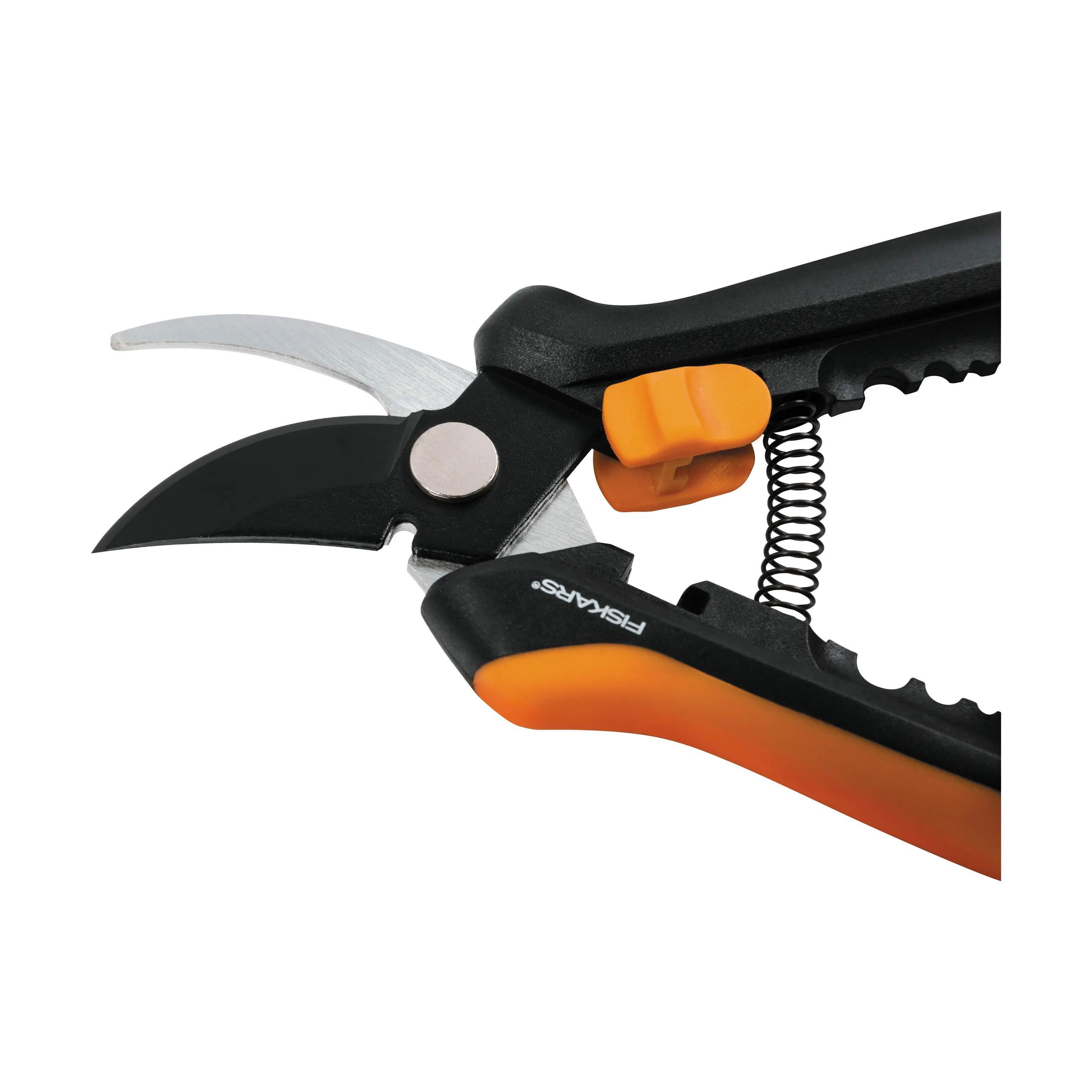 Fiskars Garden Haveredskaber Fiskars Solid™ Solid Beskæresaks i Sort/orange, 3