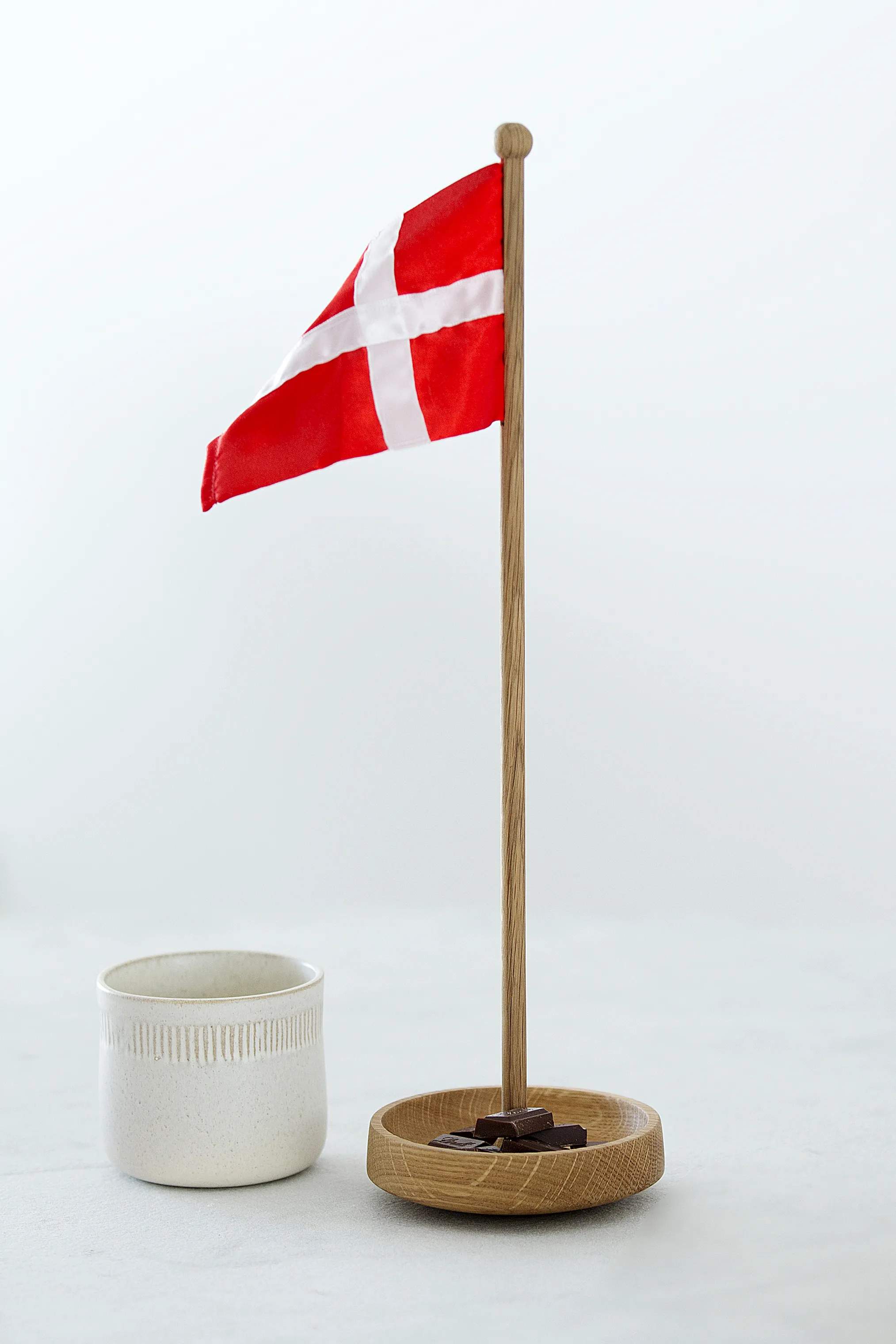 Spring Copenhagen Bordflag Bordflag i Egetræ/rød, 2