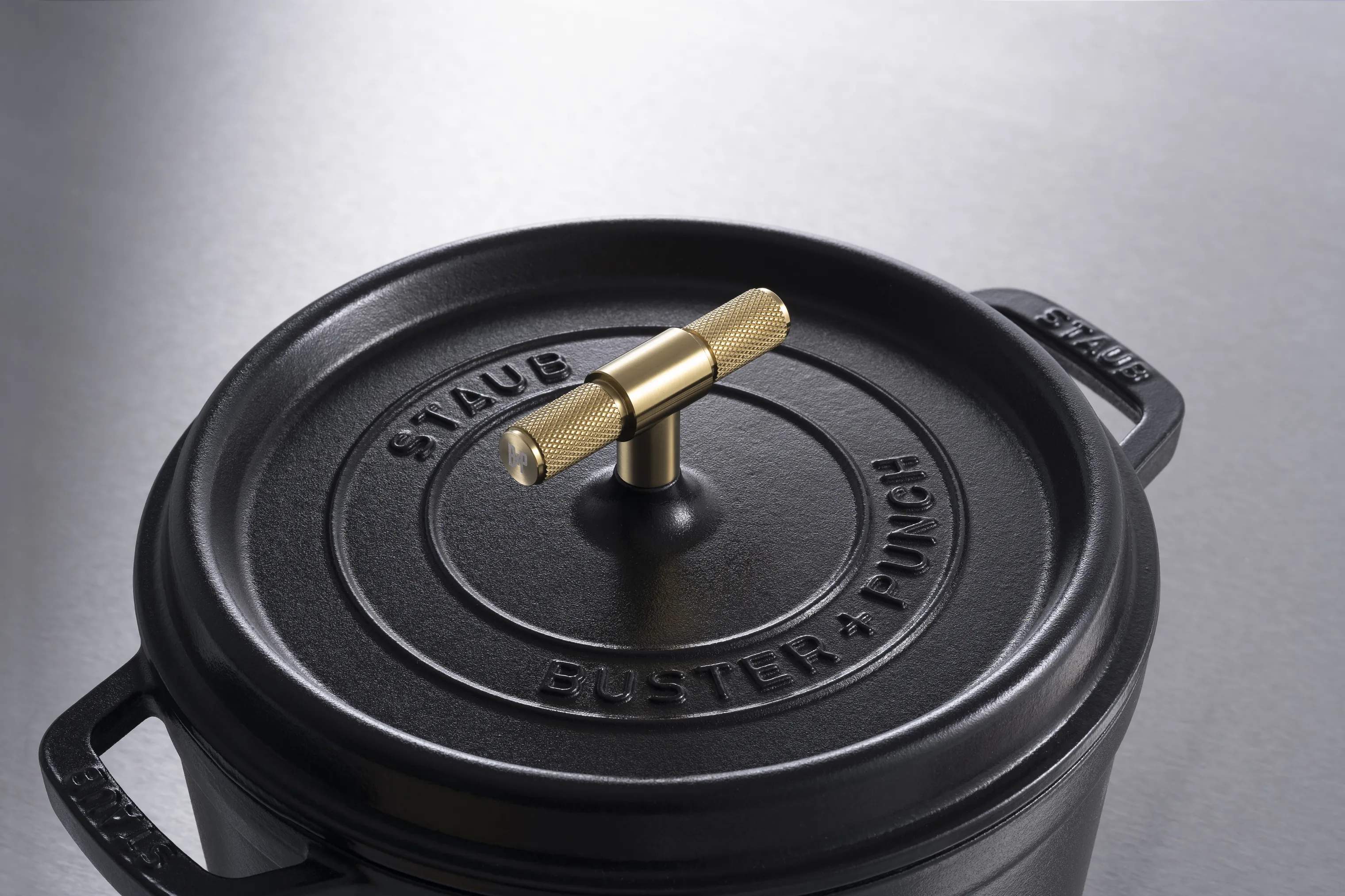 Staub Stegesøer Buster & Punch La Cocotte i Sort/messing, 3.7 L, 3