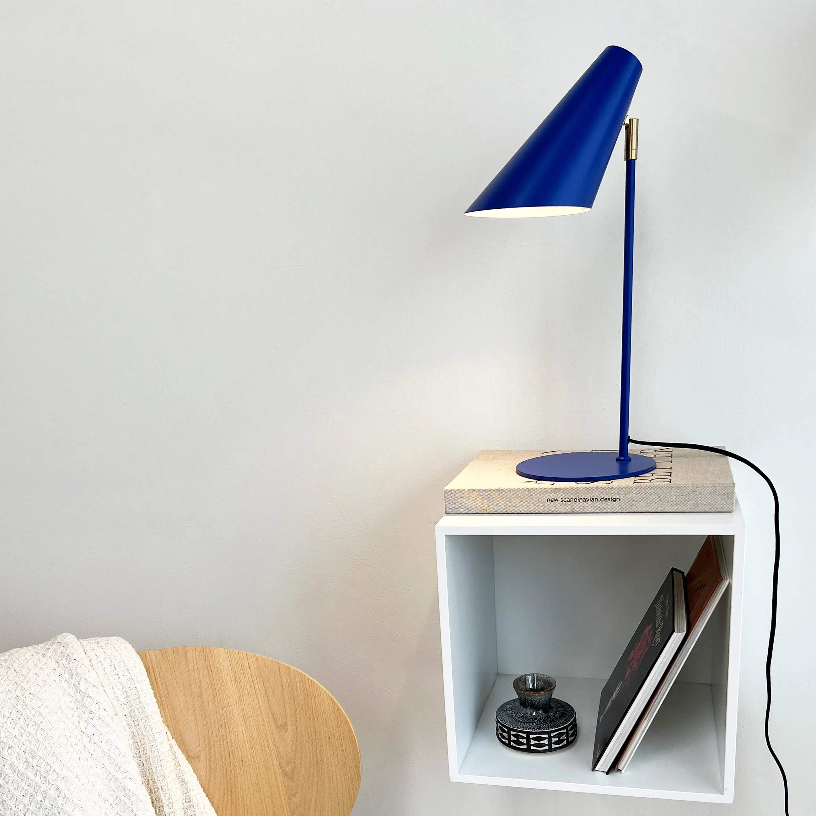 Dyberg Larsen Bordlamper Cale Bordlampe i Mørkeblå, 2