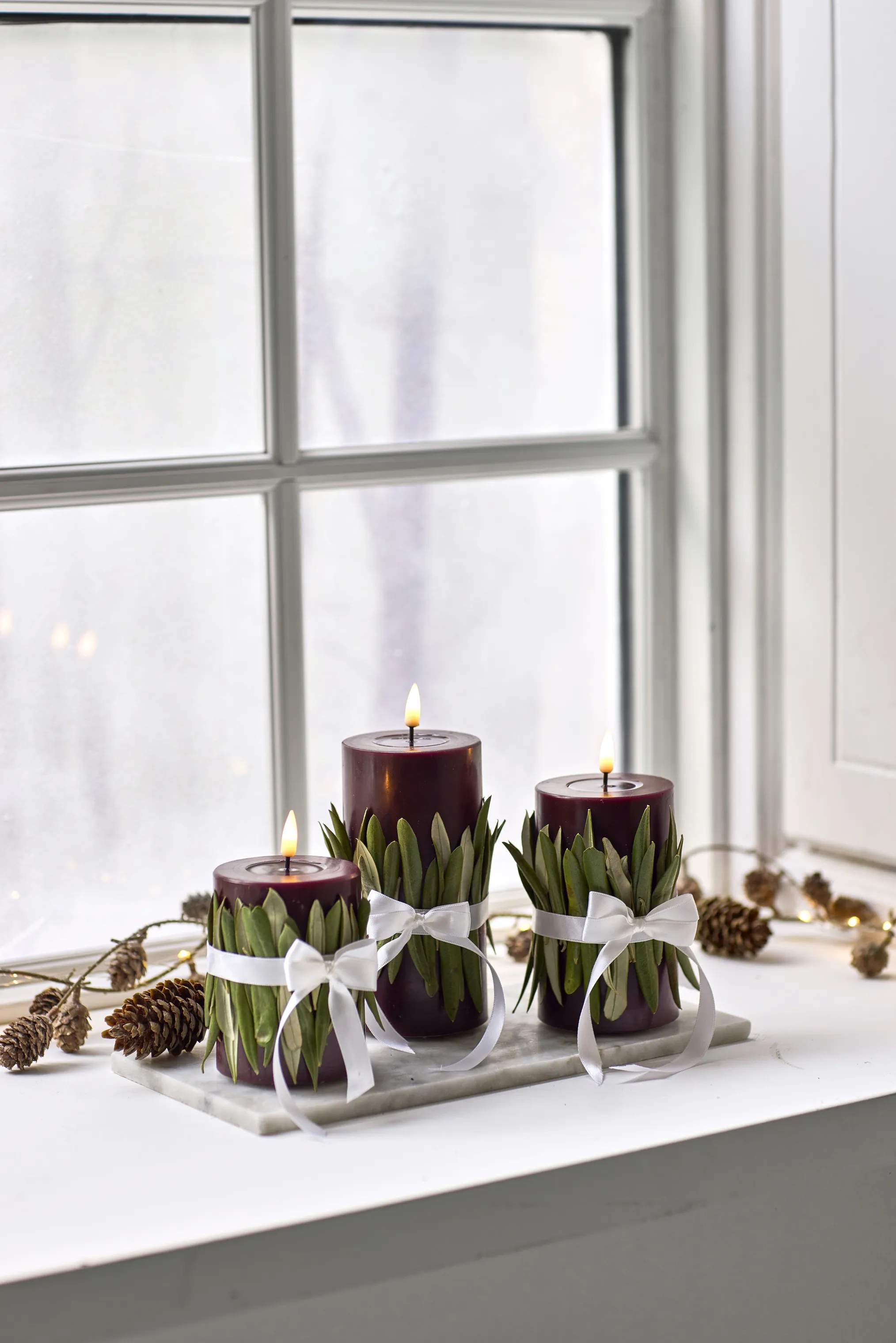 Deluxe Homeart LED-lys Real Flame LED Bloklys i Mørk Bourgogne, 10 cm, 3