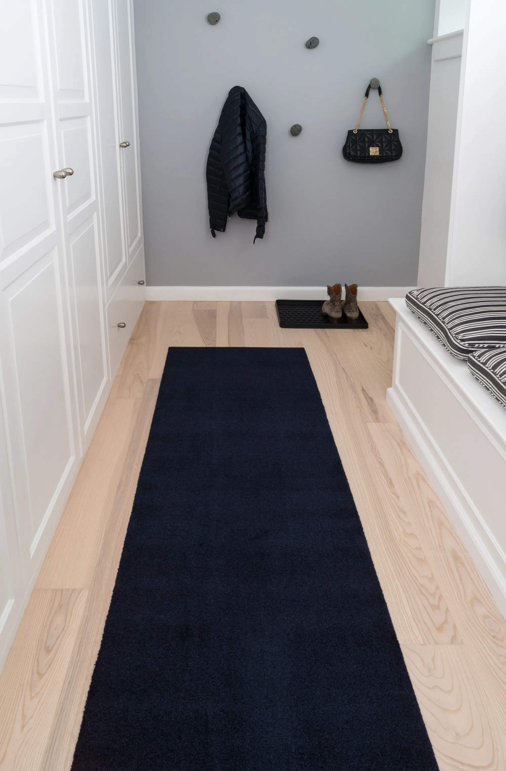 Tica Copenhagen Dørmåtter Uni Color Gulvmåtte i Mørkeblå, B67 x L200 cm, 3