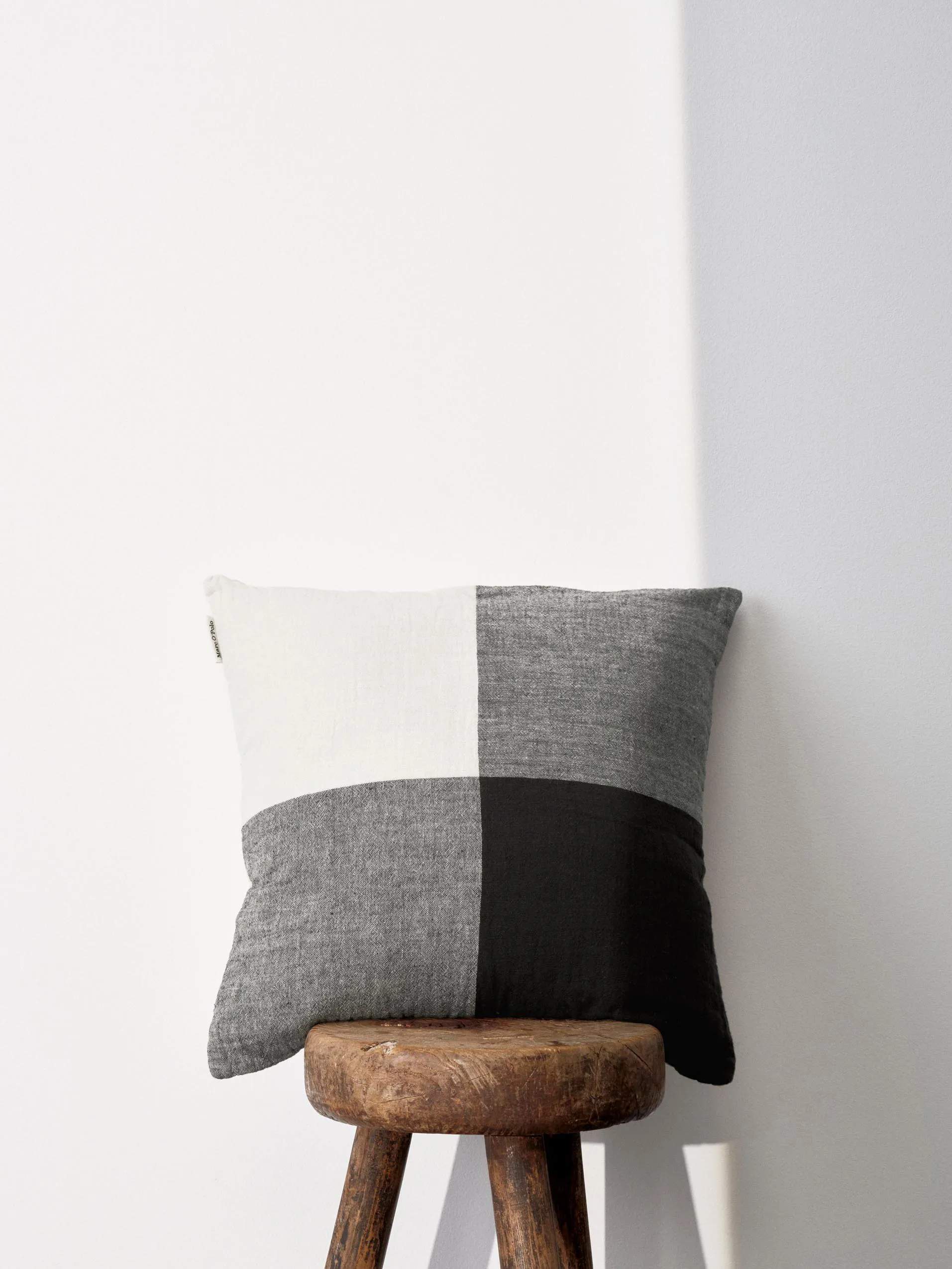 Essenza Pyntepuder Erlend Pyntepude i Black, H13 x B50 x L50 cm, 3