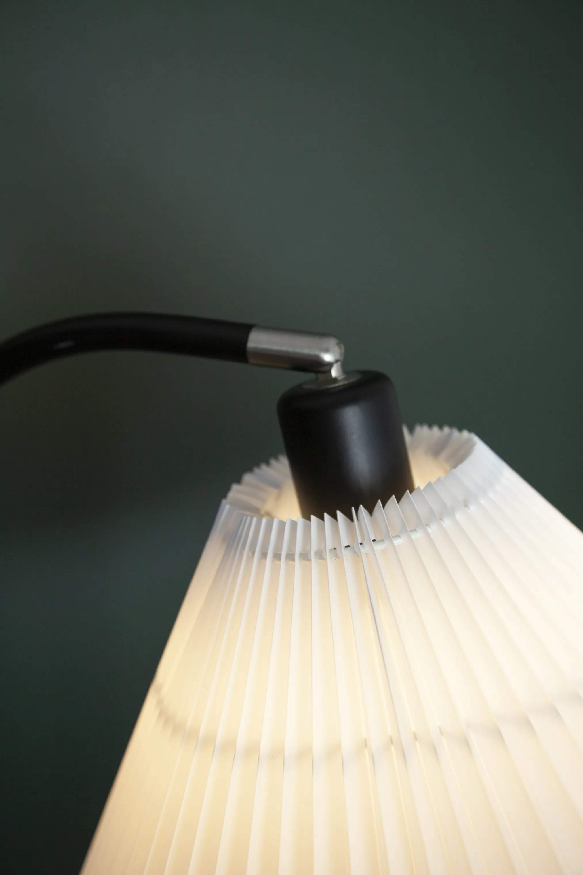 Halo Design Gulvlamper Medina Gulvlampe i hvid/sort, 3