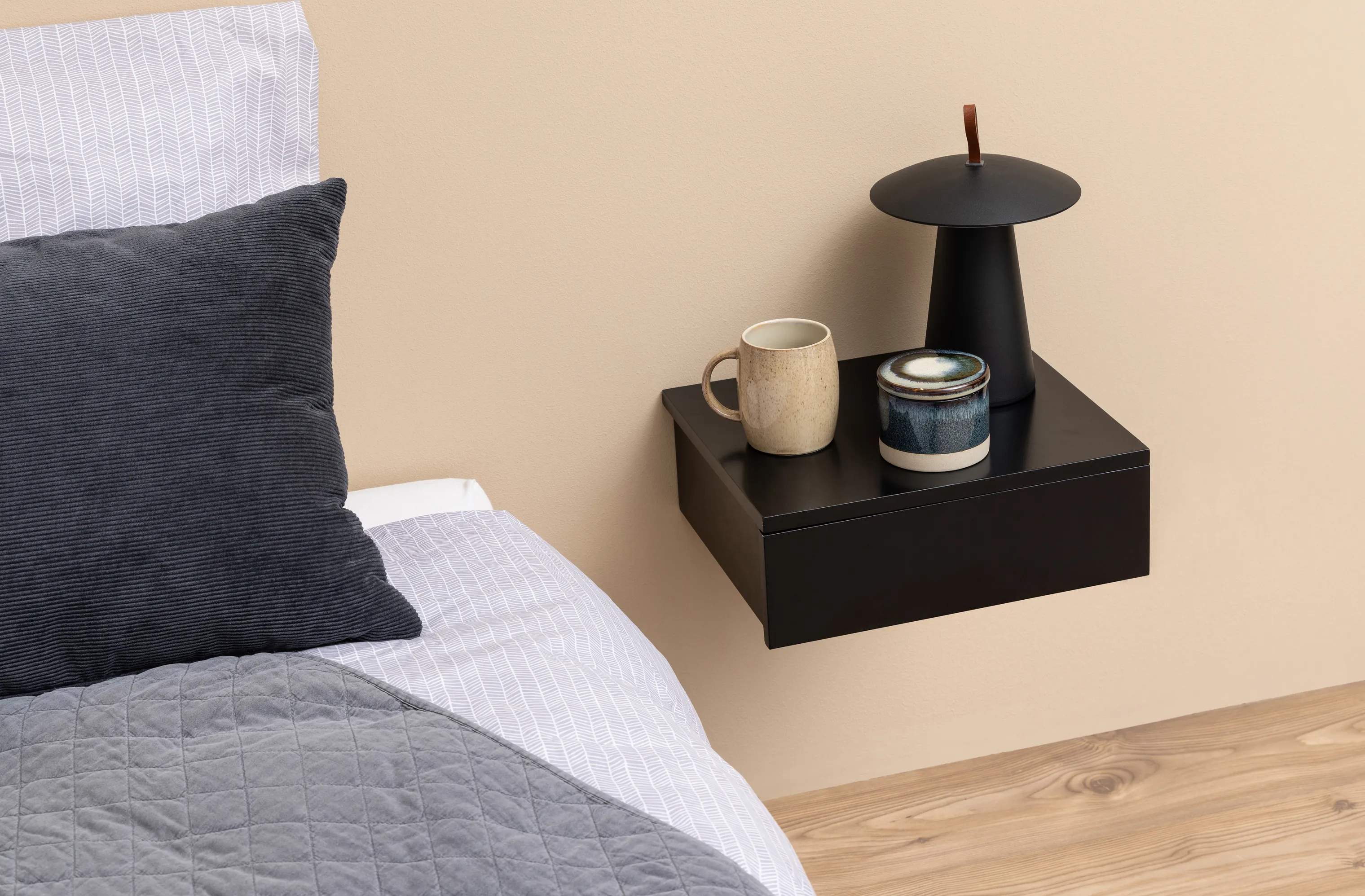 CASA Living Sengeborde Avignon Natbord i Sort, 13 cm, 2