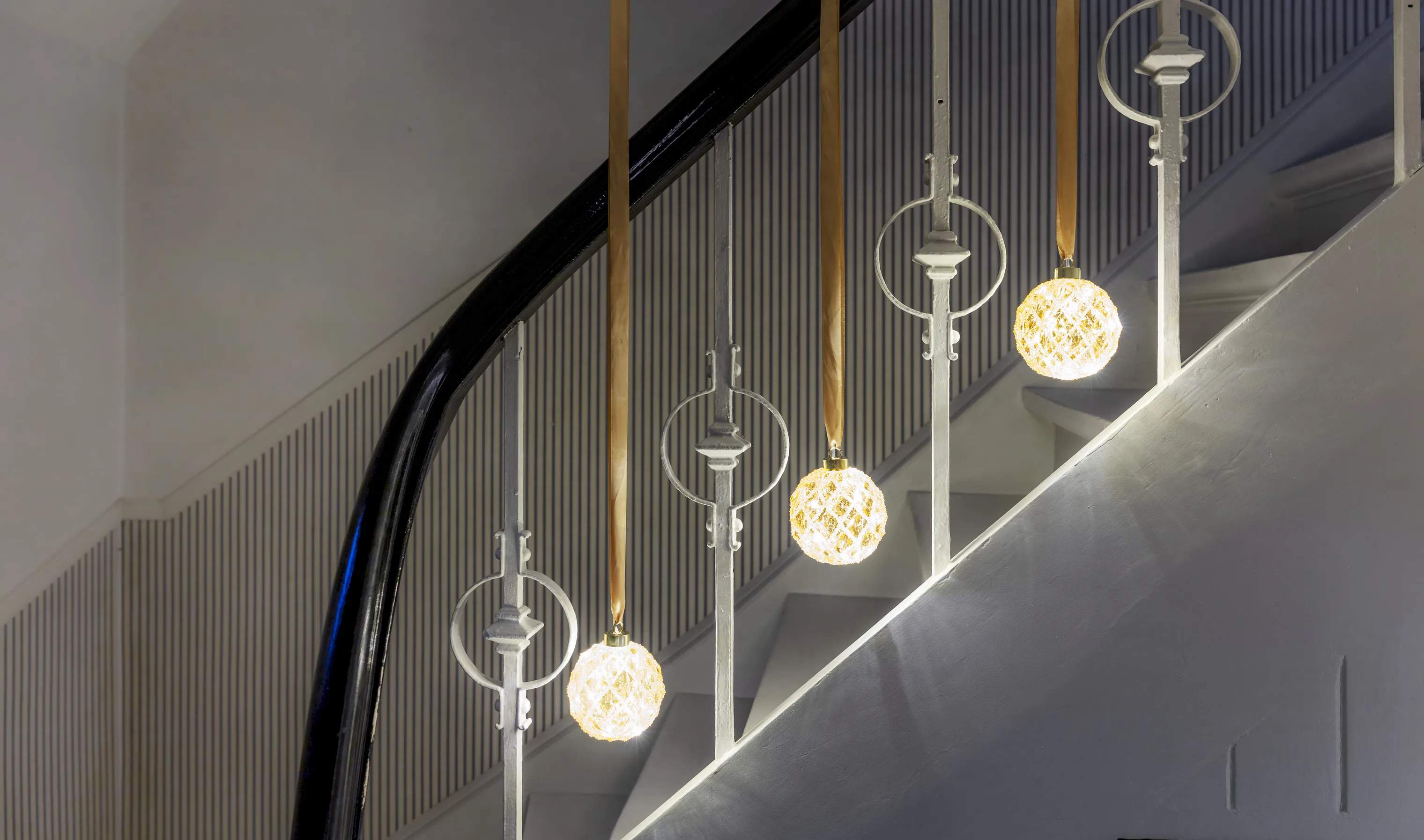 Casa Christmas Juleophæng LED Kugle - 3 stk. i Klar/guld, 2