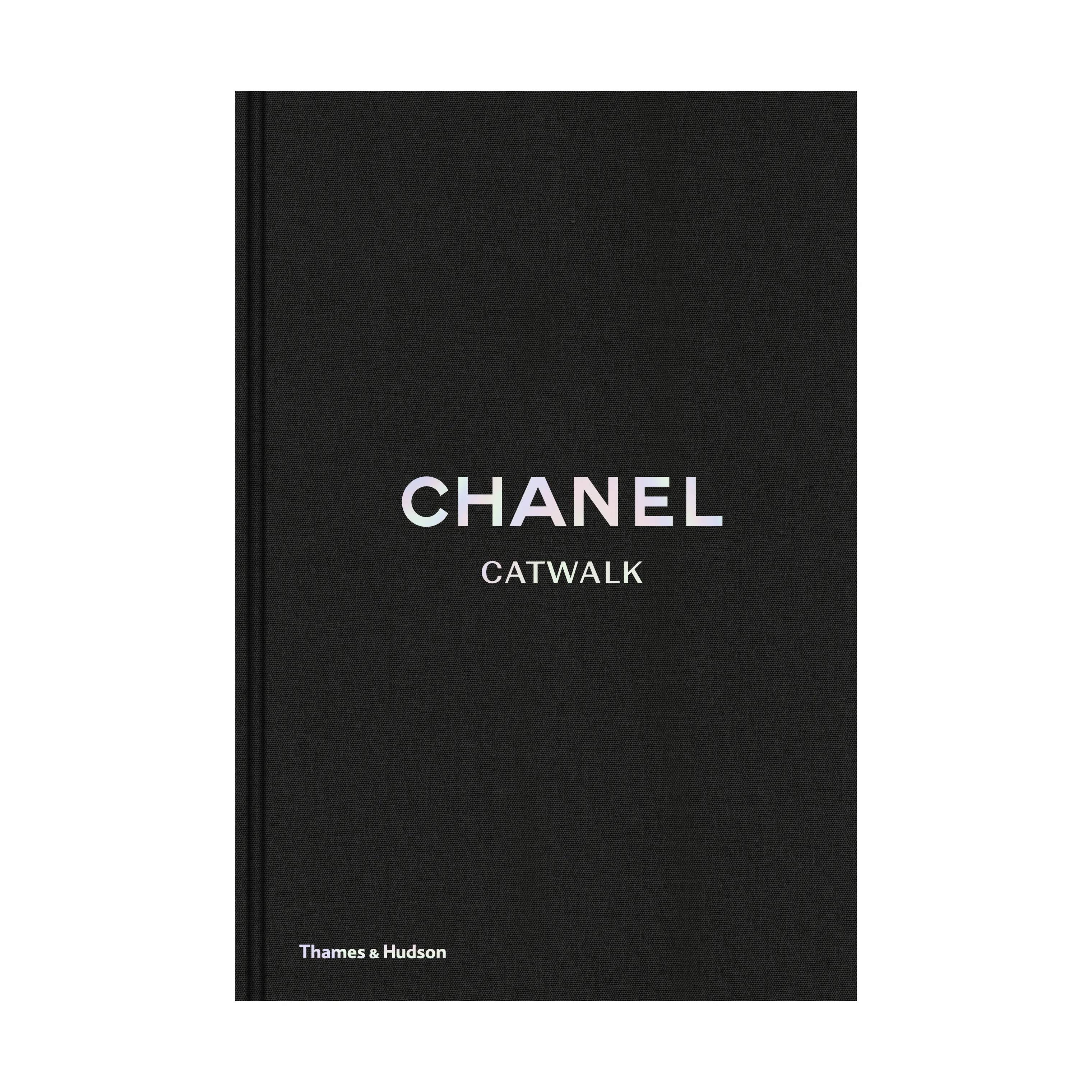 Thames & Hudson coffee table books Chanel Catwalk - Af Patrick Mauriès & Adélia Sabatini