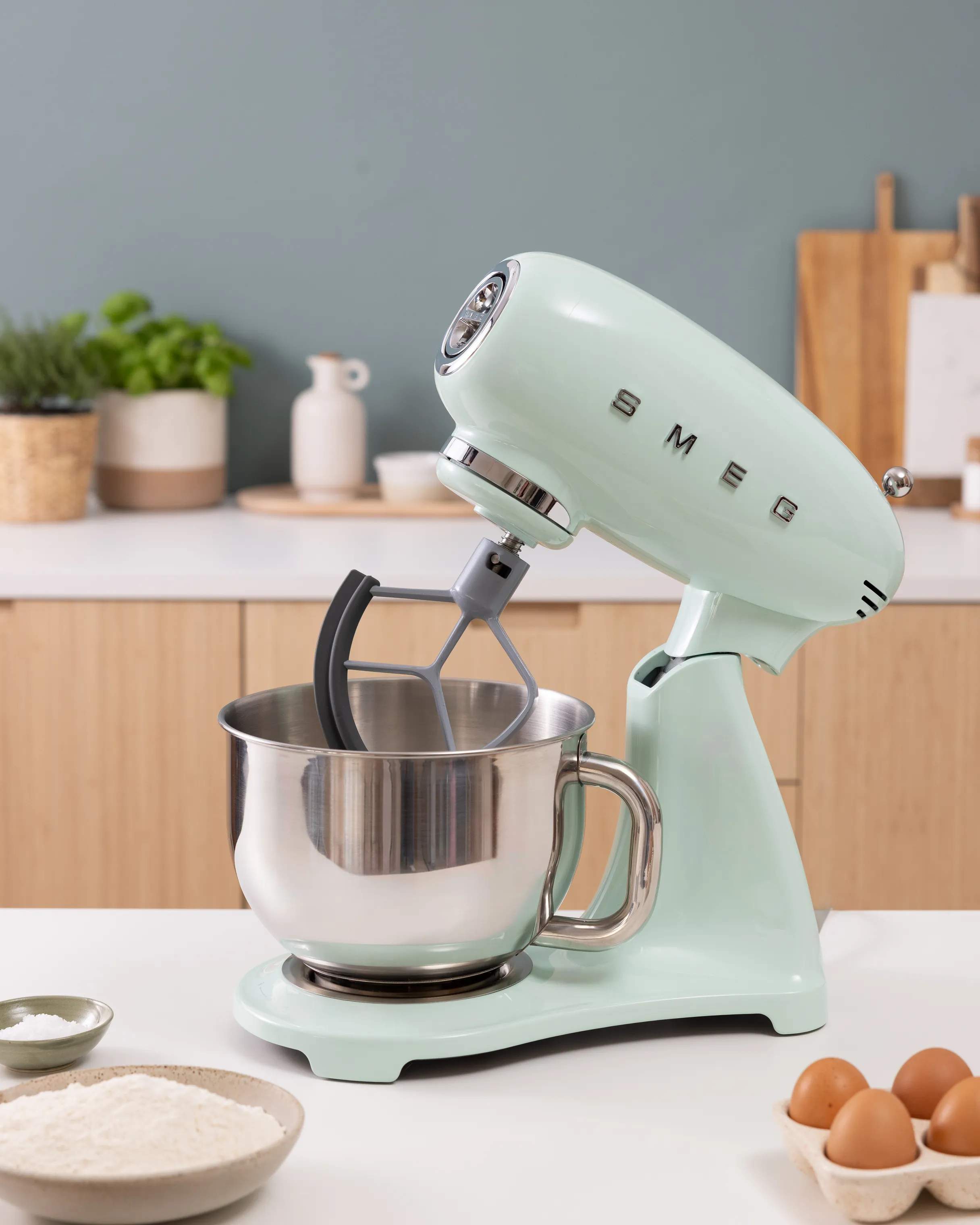Smeg Røremaskiner 50's style Køkkenmaskine SMF05PGEU i pastelgrøn, 2