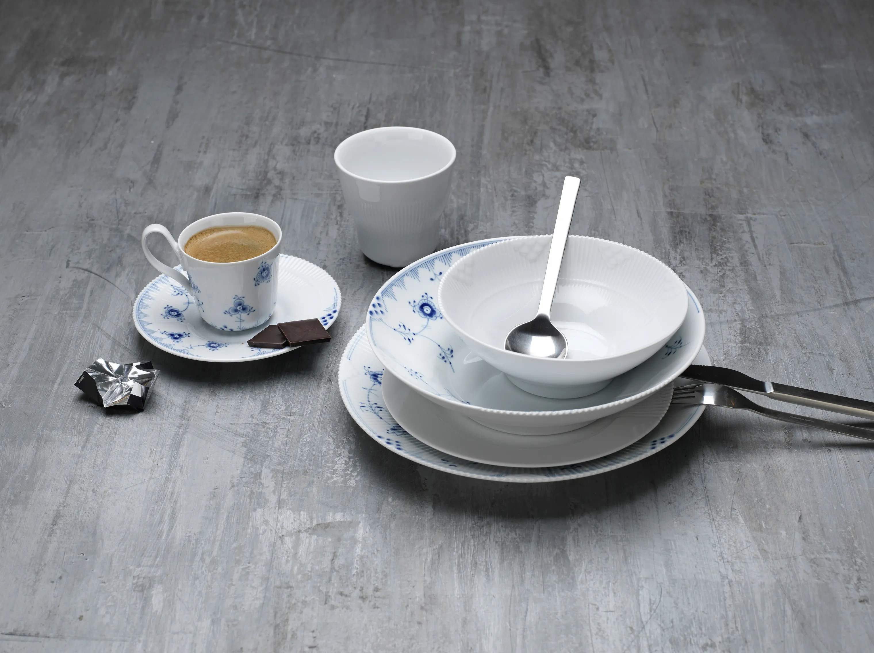 Royal Copenhagen Dybe tallerkener Blå Elements Dyb Tallerken i Koboltblå/hvid, 25 cm, 2