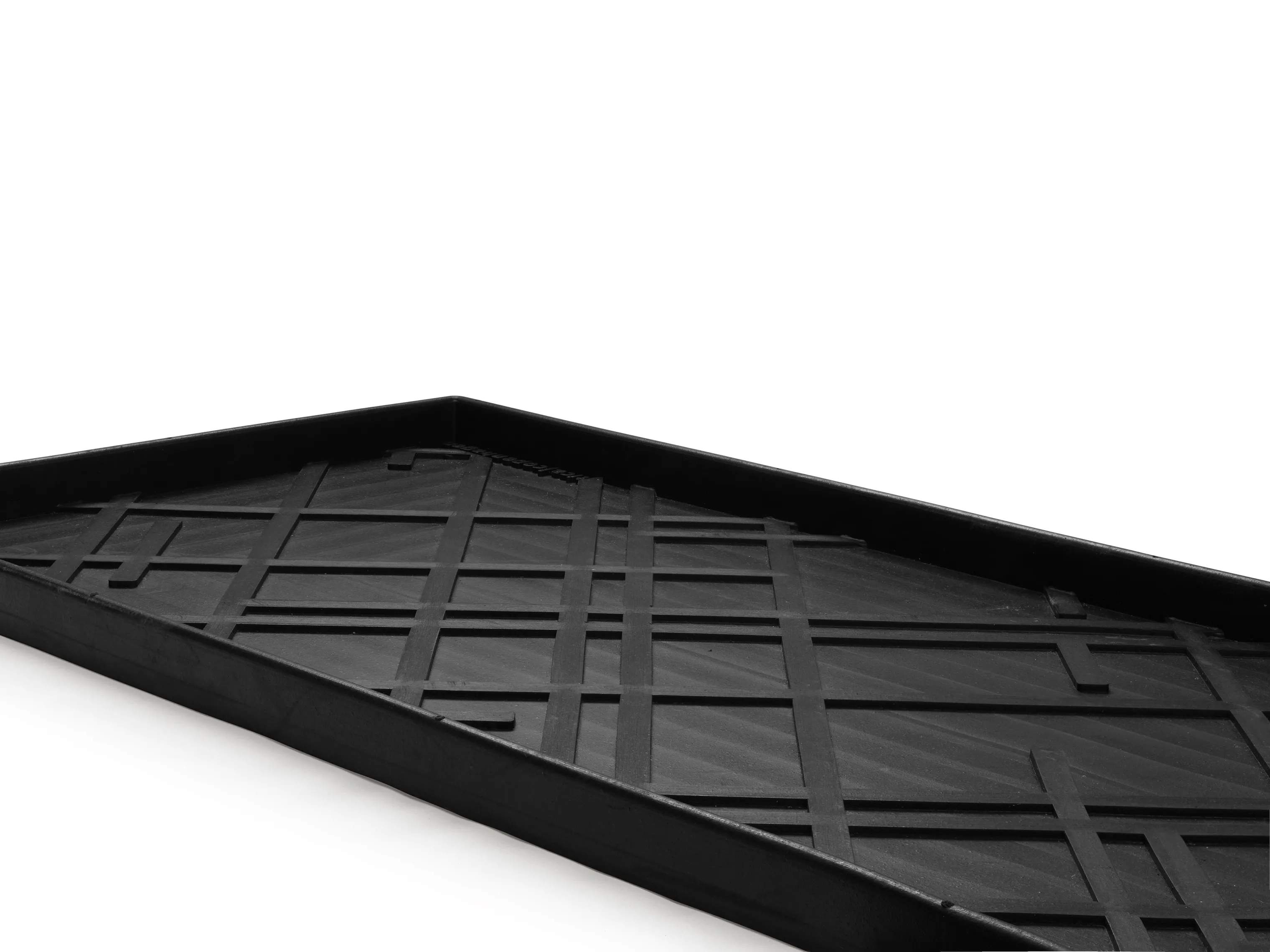 Tica Copenhagen Dørmåtter Lines Skobakke i Sort, B38 x L88 cm, 2