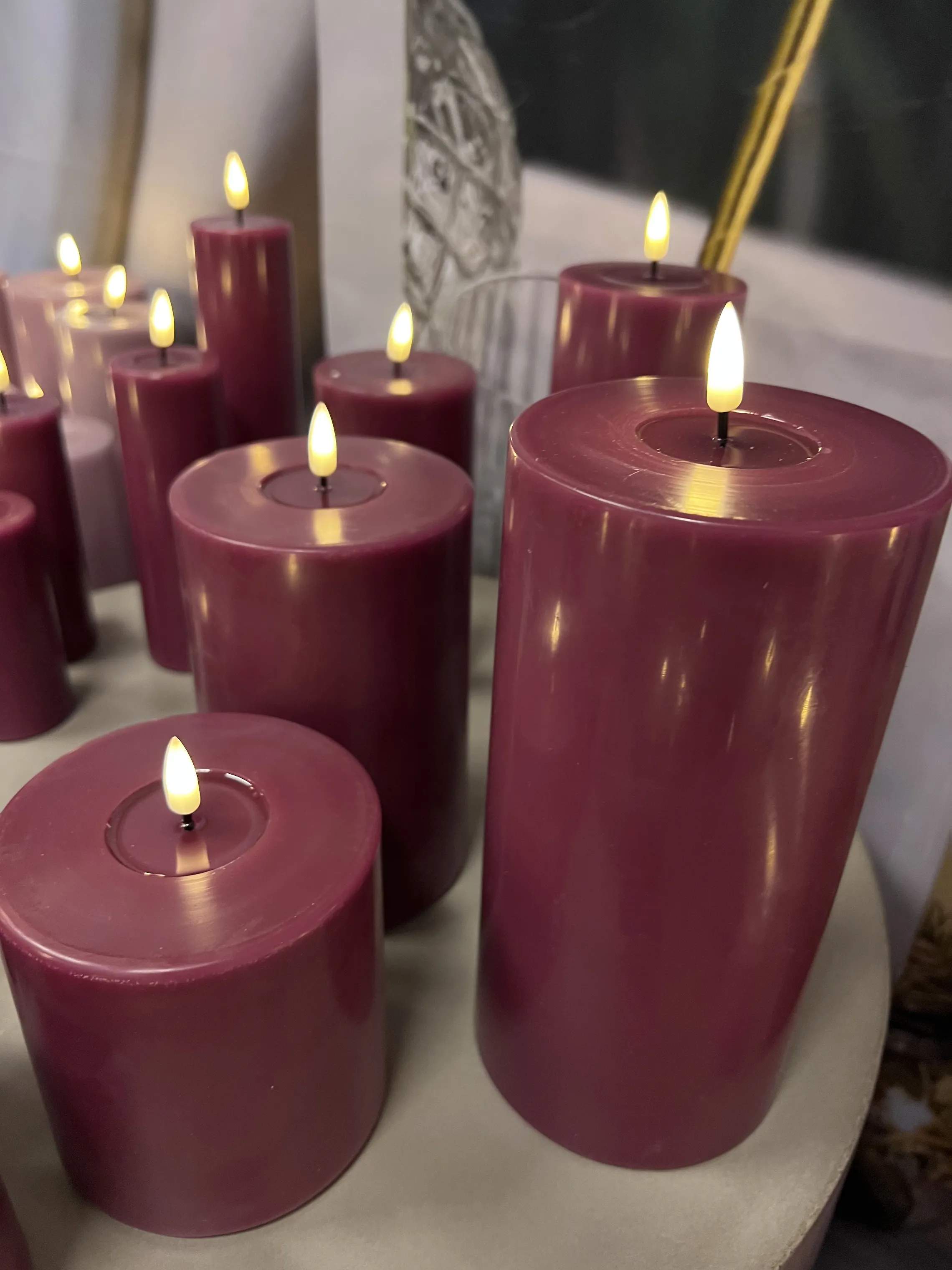 Deluxe Homeart LED-lys Real Flame LED Bloklys i Violet , 15 cm, 2