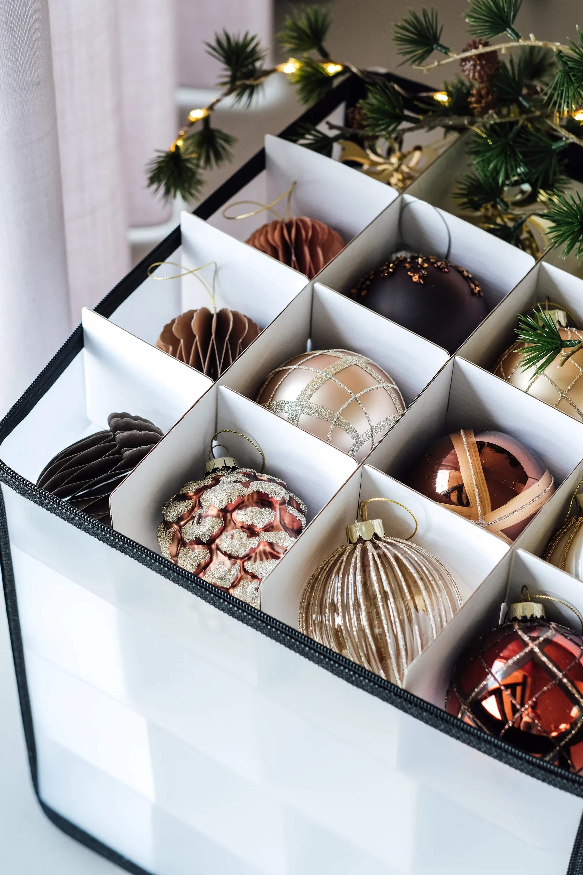 Casa Christmas Øvrigt julepynt Opbevaringskasse til Julekugler i Hvid/sort, 3