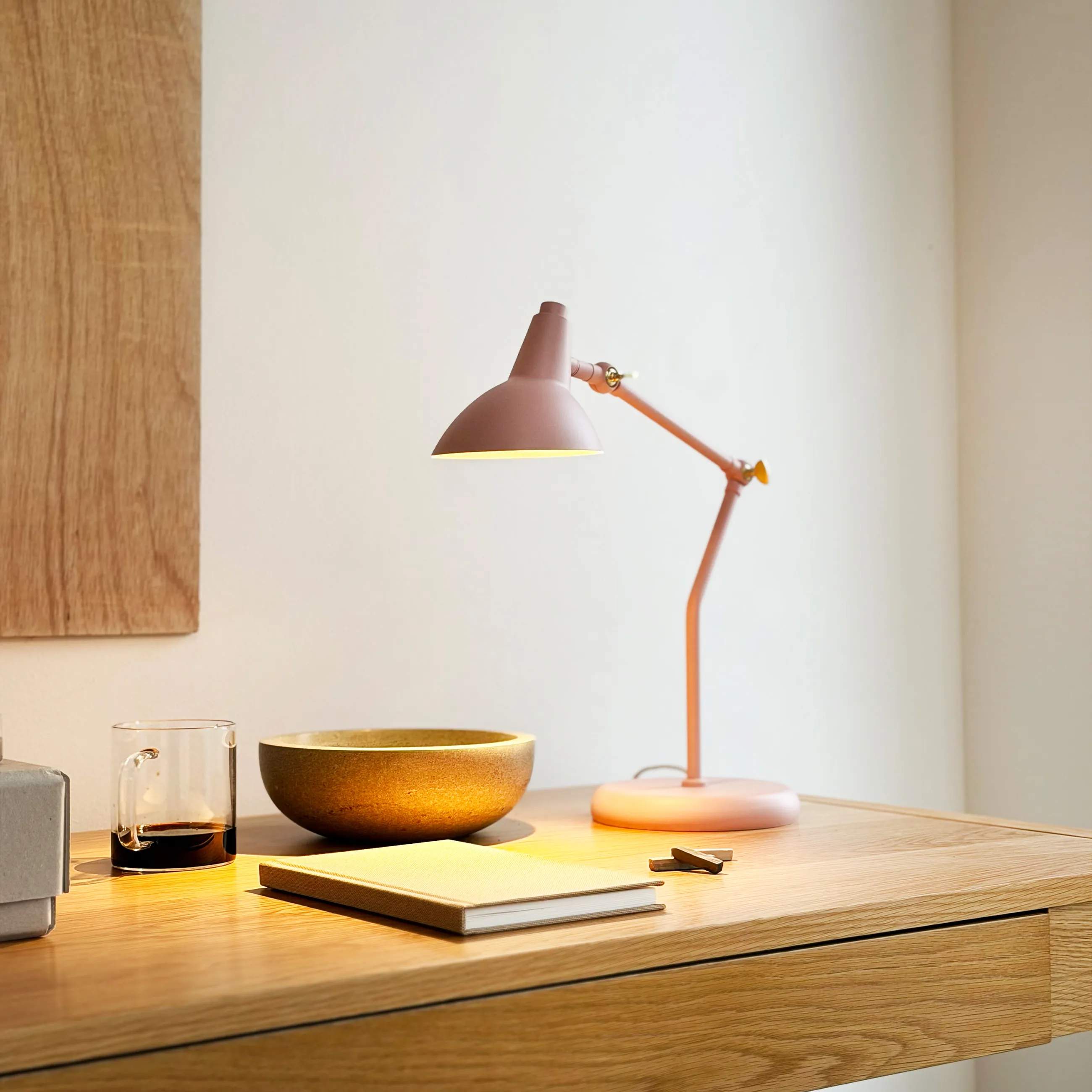 Dyberg Larsen Bordlamper Vela Bordlampe i Lyserød, 3