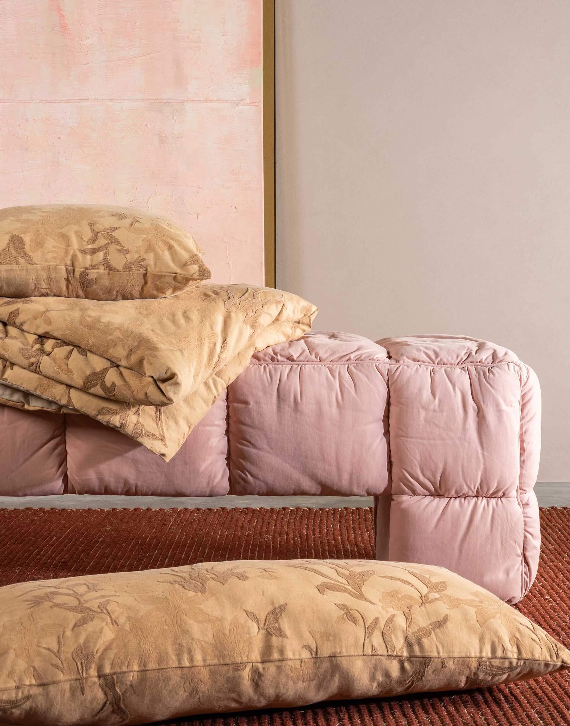 Essenza Sengetæpper Claudine Sengetæppe i Golden sand, B265 x L270 cm, 3