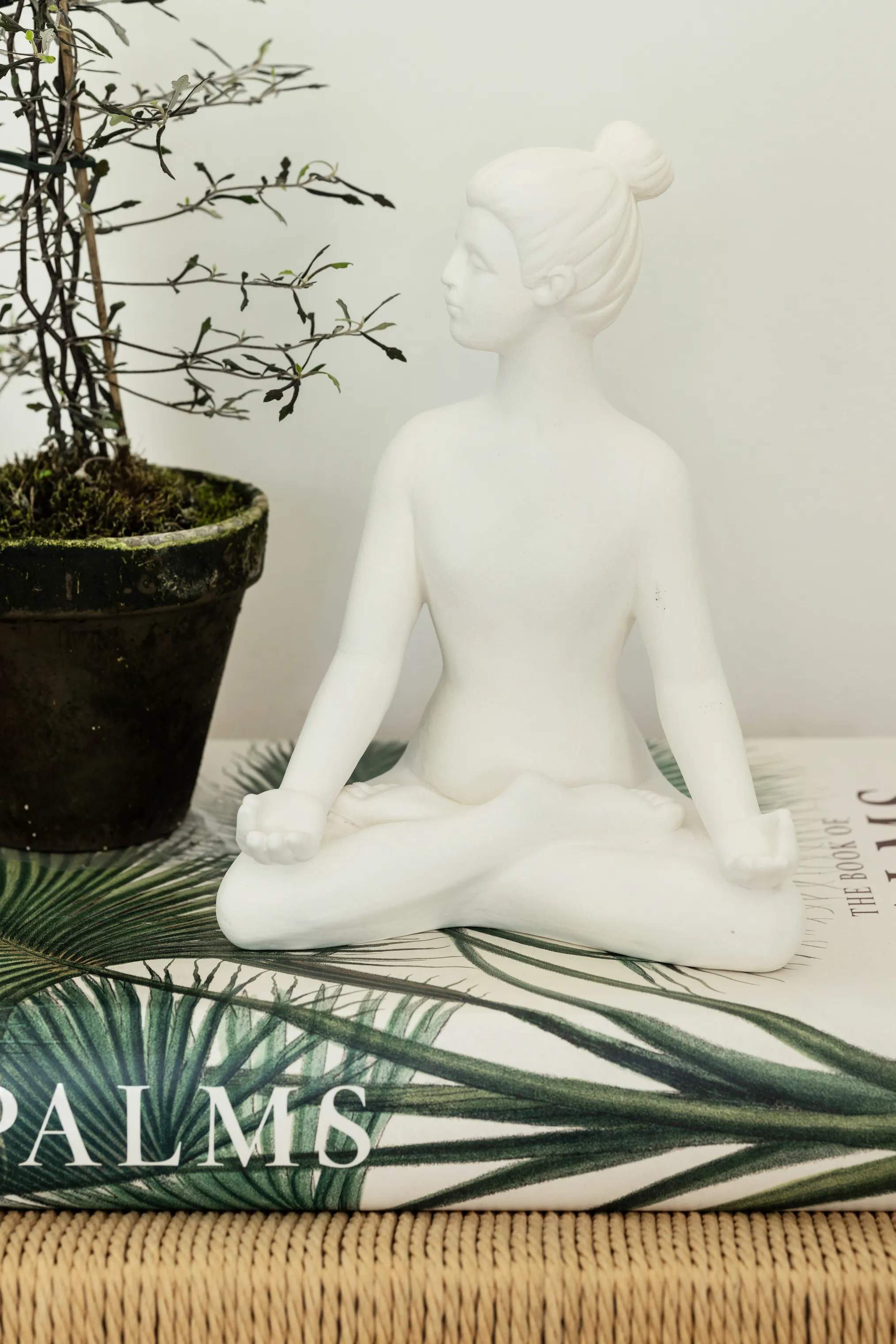 CASA Living Øvrige figurer Figur - Dame i Siddende dame i lotusstilling, 2