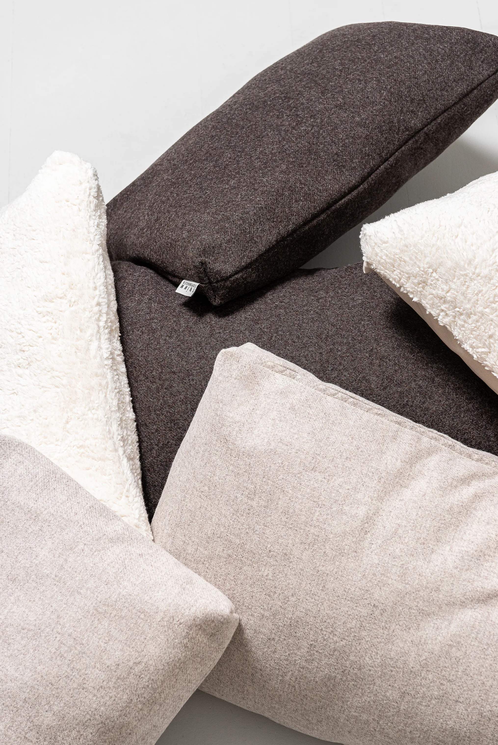 TRIMM Copenhagen Pyntepuder Uld Pude i Brown, 2