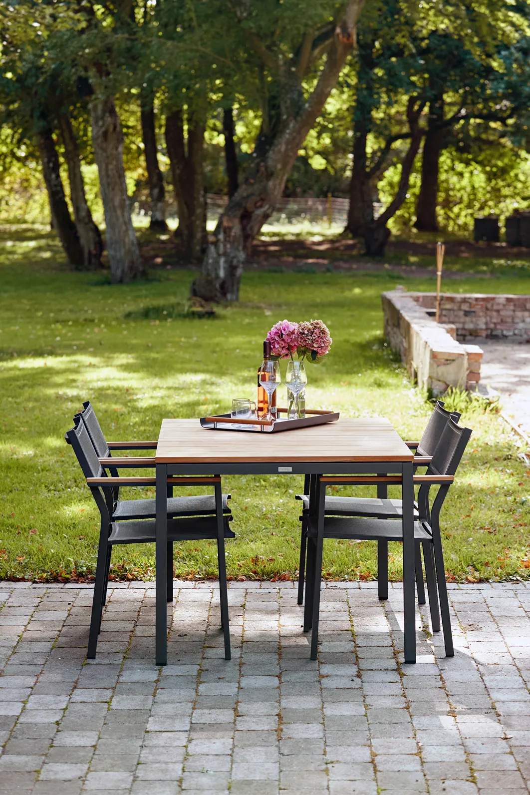 Mandalay Havemøbelsæt Toscana & Elba Havemøbelsæt - 5 dele i Antracit /Teak, Bord (L 132 cm) med 4 stole, 2
