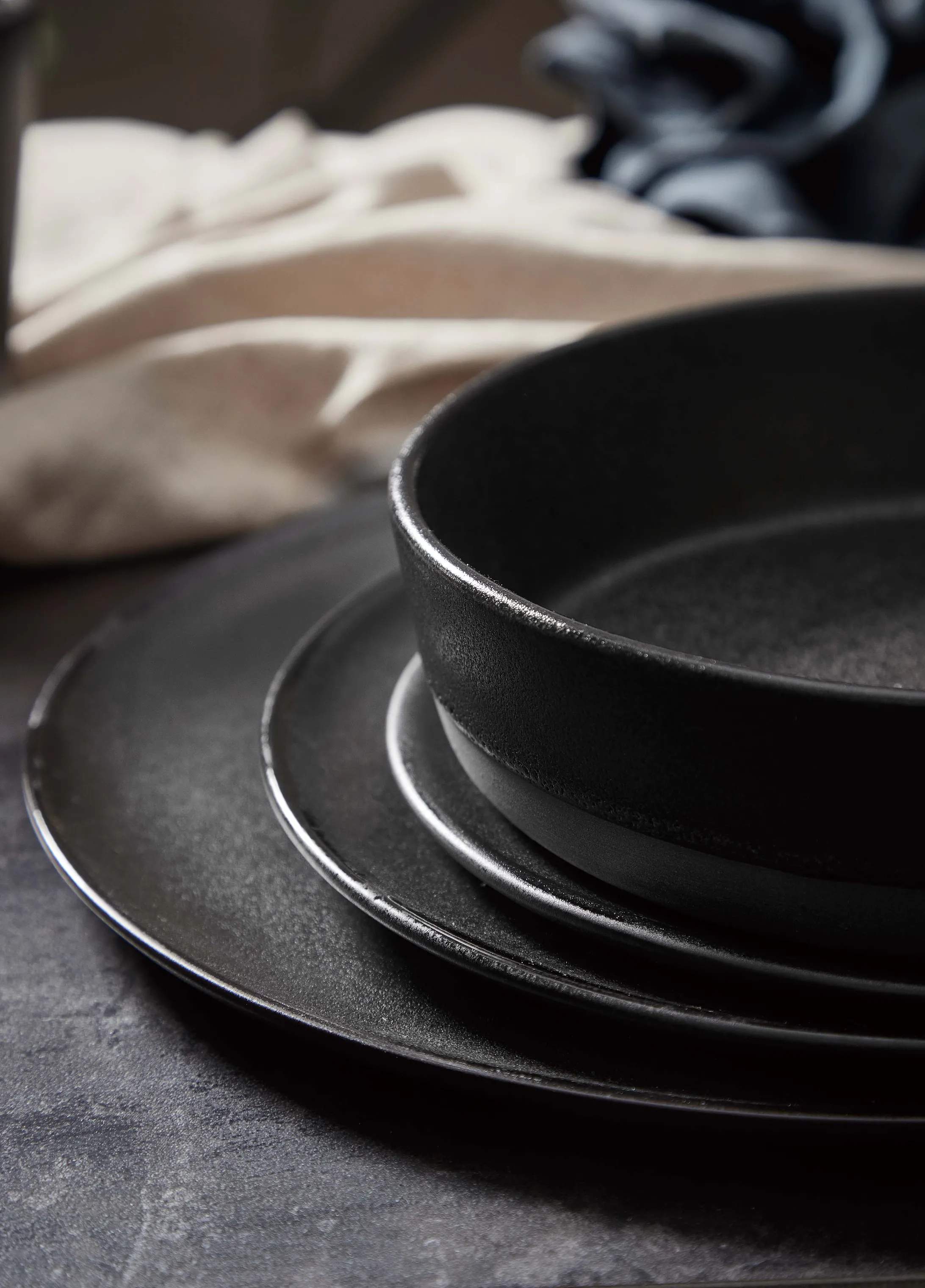 RAW by Aida Frokosttallerkener Frokosttallerken i Titanium Black, 2